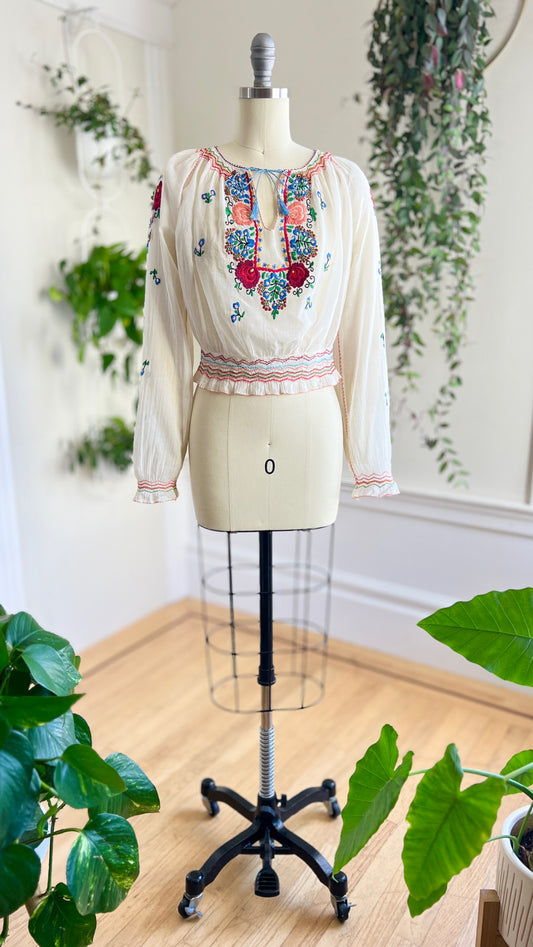 Vintage 1930s Hand-Embroidered Hungarian Peasant Top | x-small/small