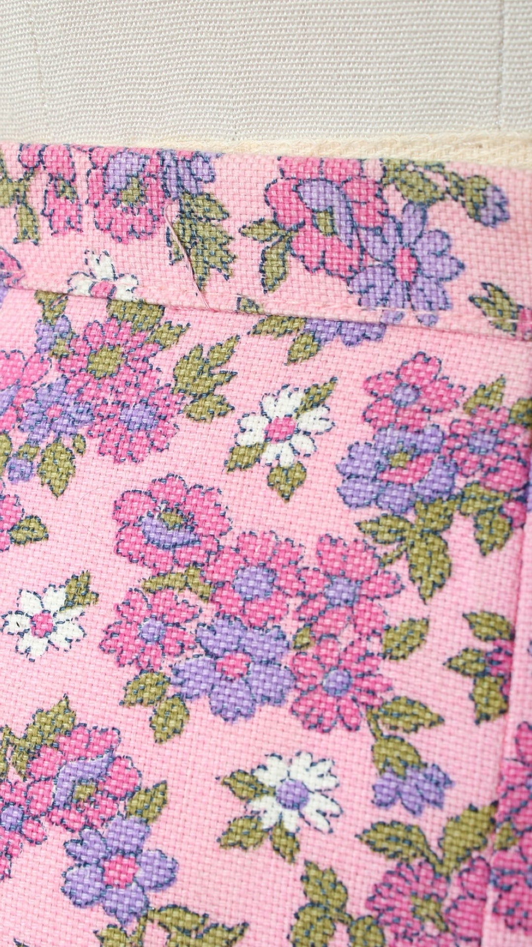 1960s DEADSTOCK Pink Floral Capri Pants | small