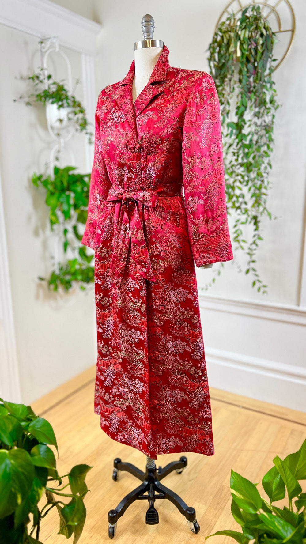 1990s 2000s Asian Novelty Rayon Satin Jacquard Robe | small/medium