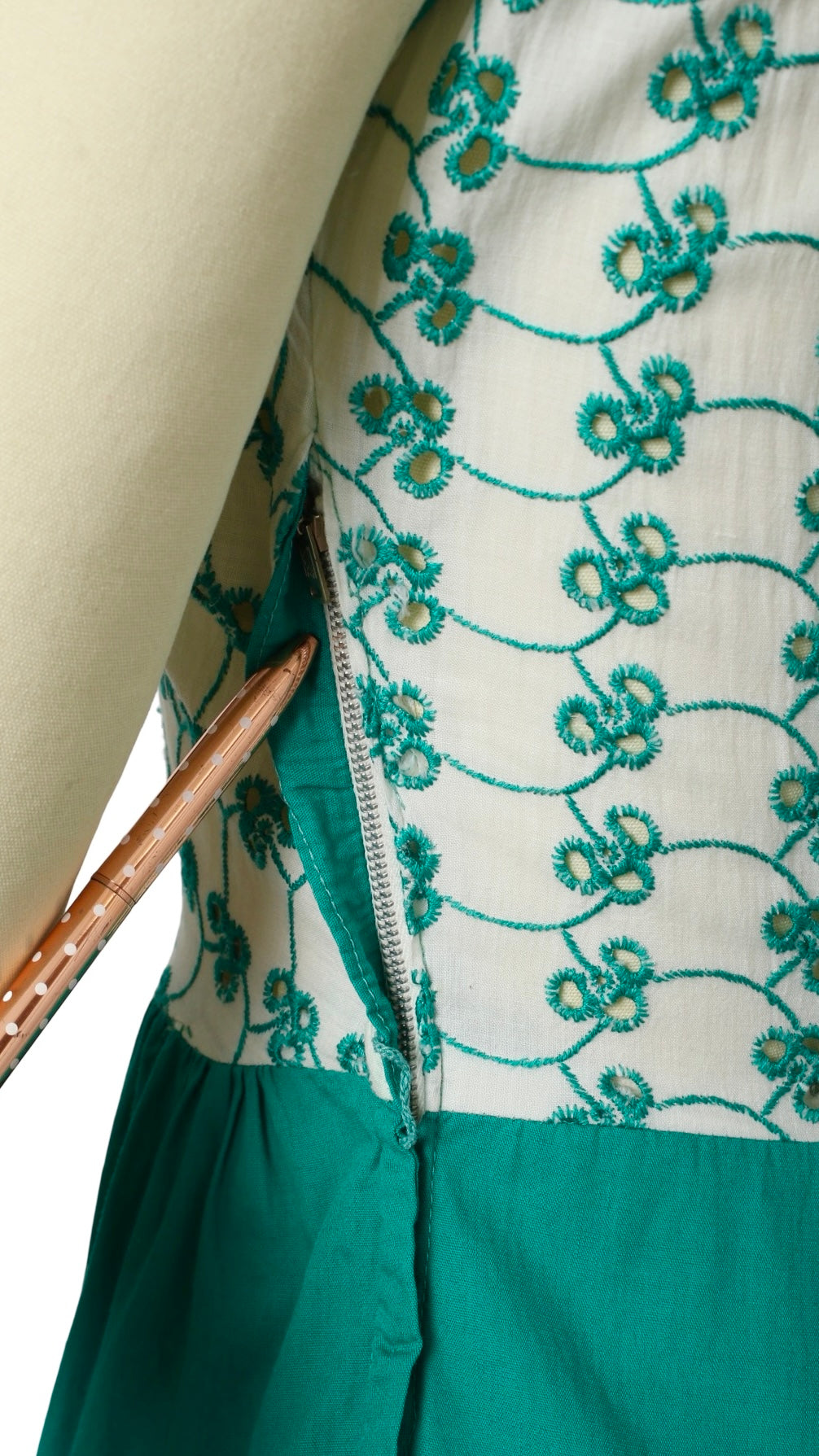 NEW | 1940s Green Eyelet Cotton Day Dress | x-smalll/small