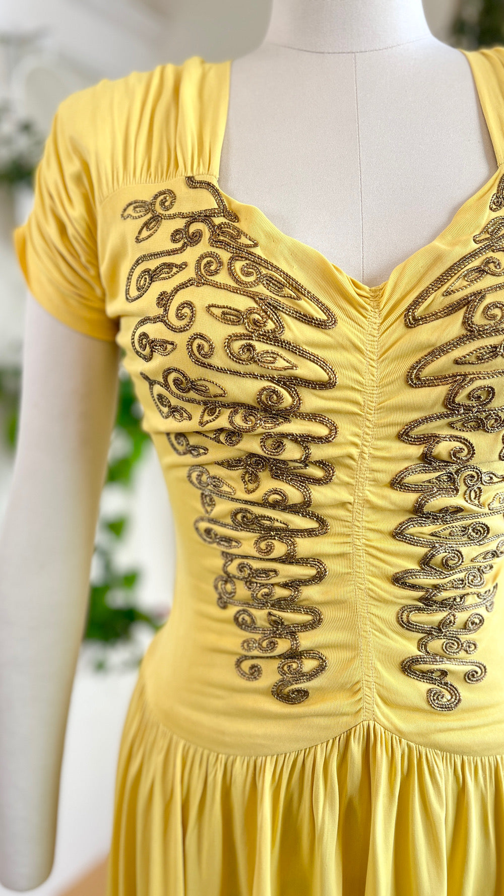 1940s Gold Filigree Yellow Jersey Party Dress | small