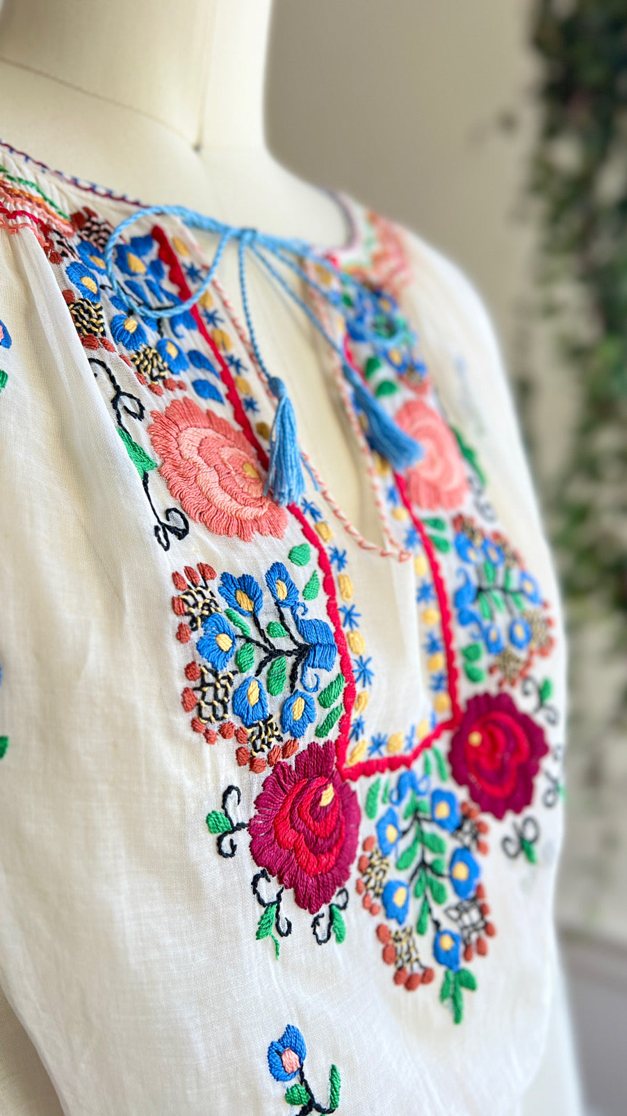 Vintage 1930s Hand-Embroidered Hungarian Peasant Top | x-small/small