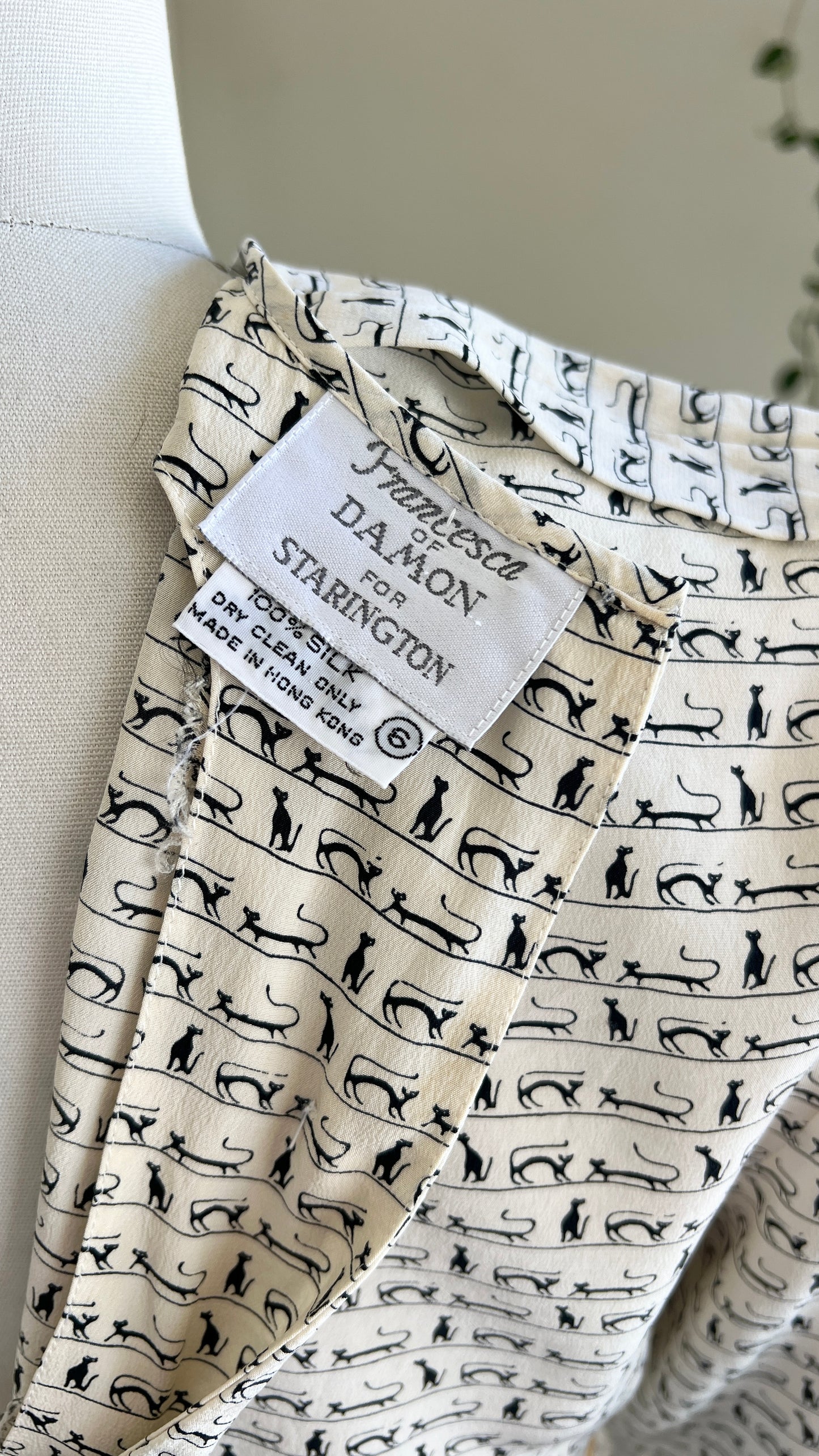 1980s Silk Cat Hieroglyphics Blouse | medium