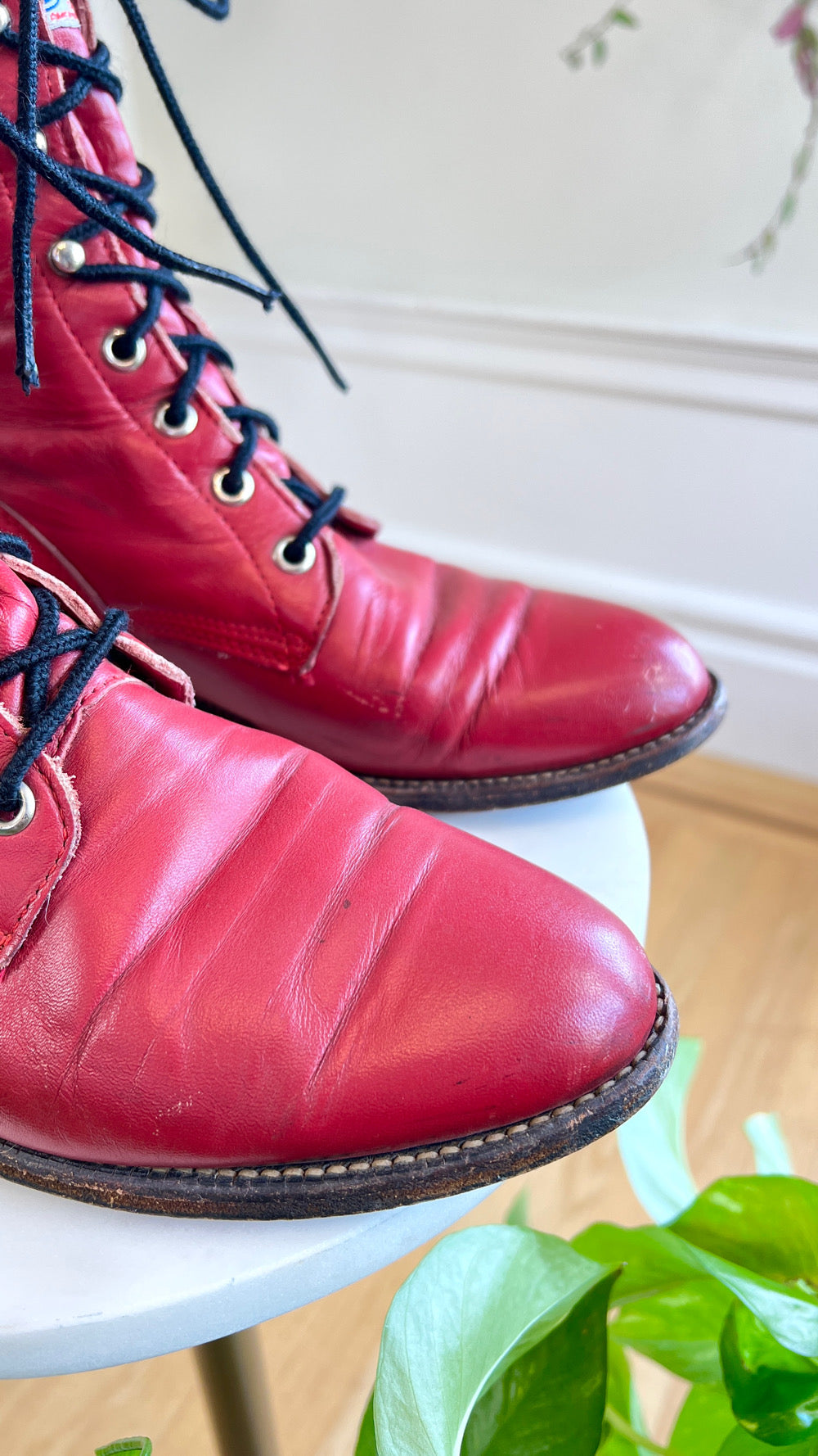 1980s 1990s JUSTIN Red Leather Roper Boots | size US 7