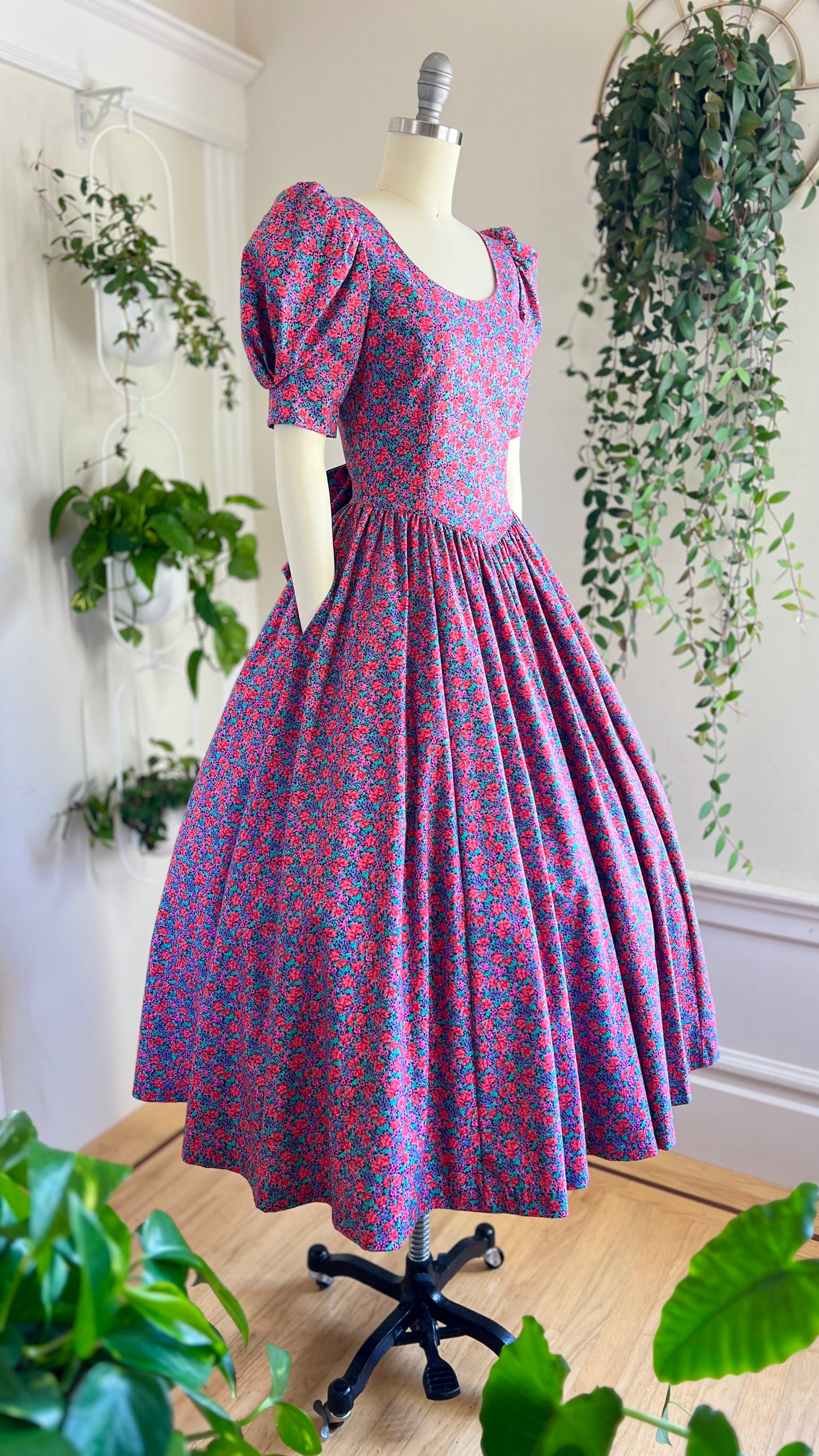 1980s LAURA ASHLEY Floral Dress | x-small/small