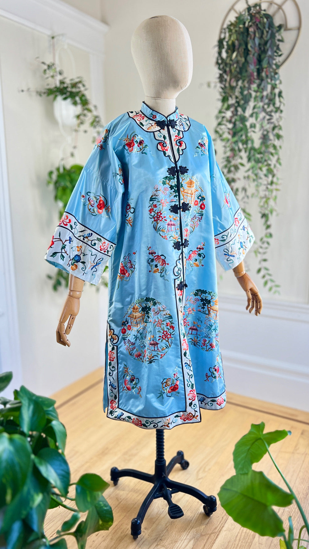 1960s Asian Embroidered Silk Jacket | medium/large