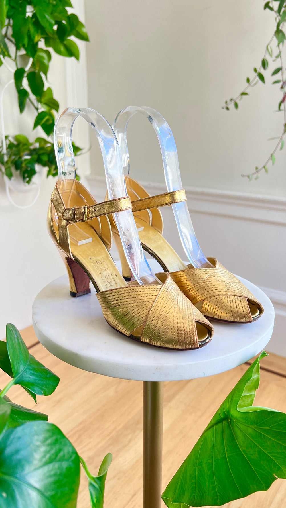 1930s Gold Leather Heels | size US 5