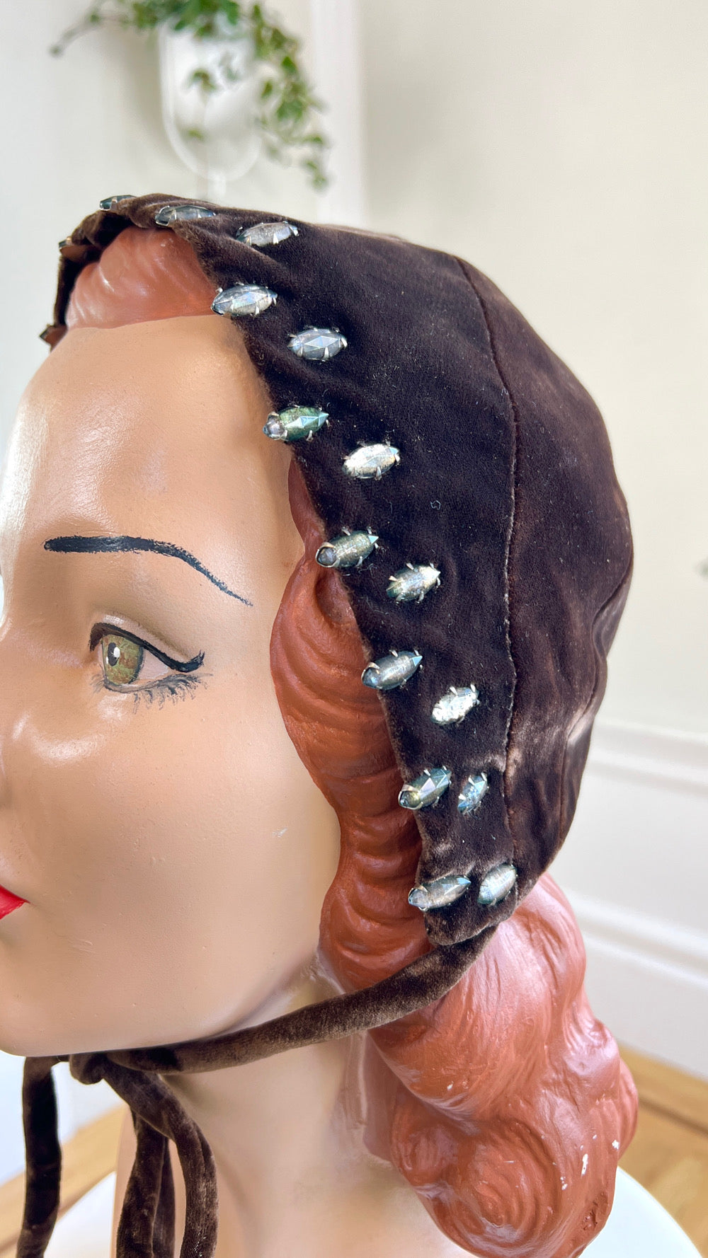 1950s Rhinestone Studded Brown Velvet Bonnet