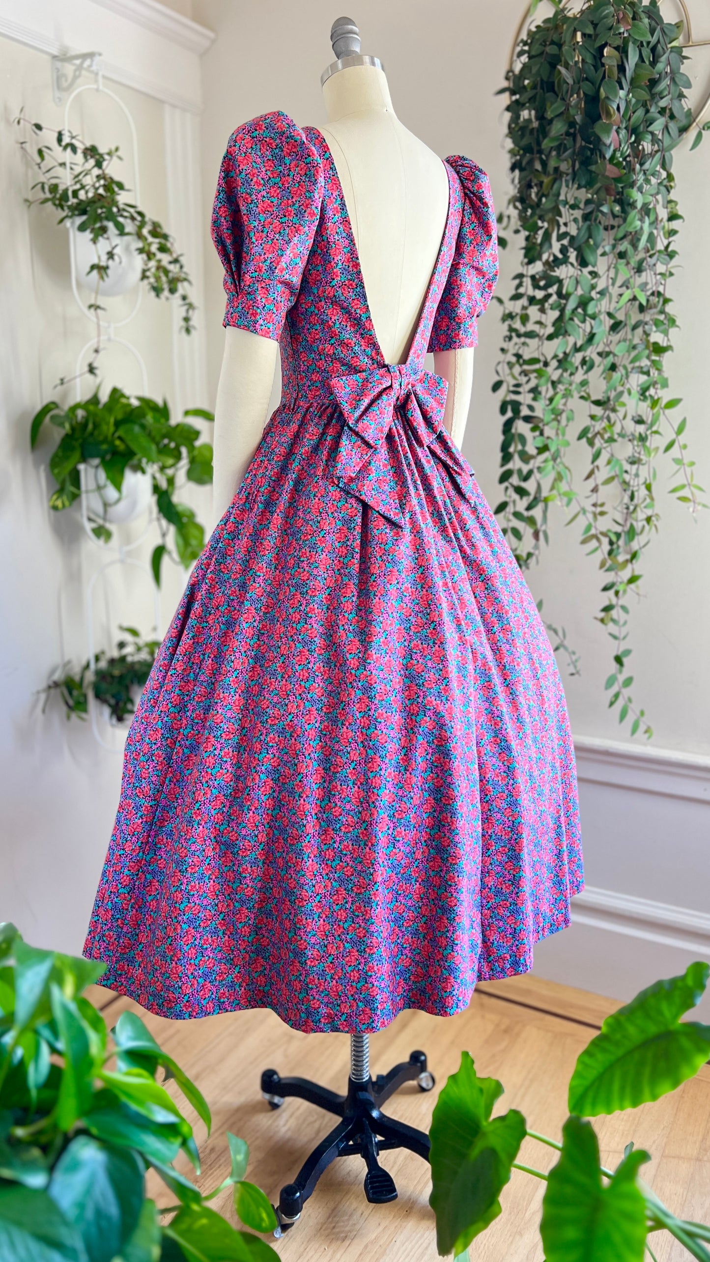 1980s LAURA ASHLEY Floral Dress | x-small/small