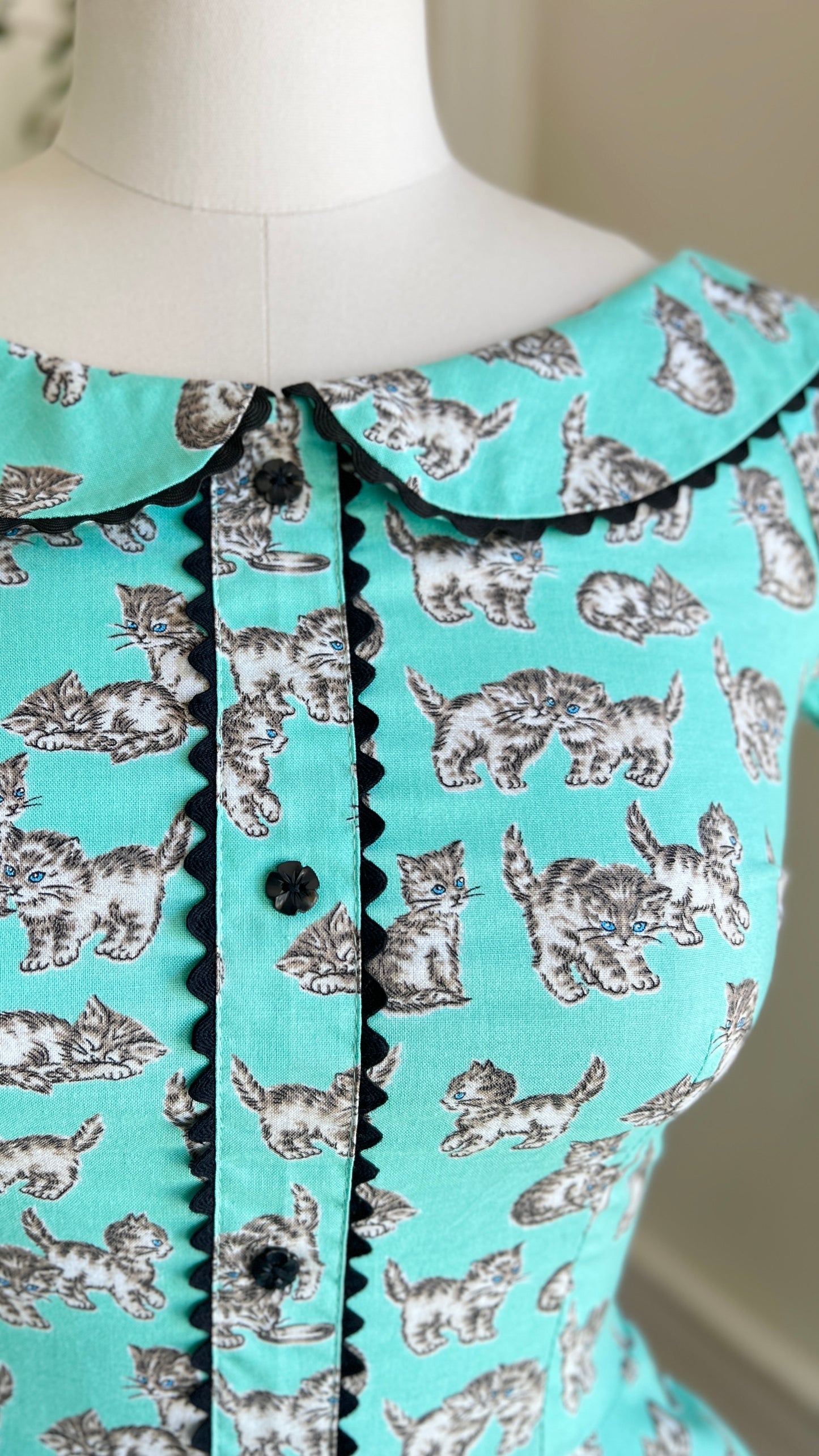 Modern 1950s Style Cat Novelty Print Dress | small