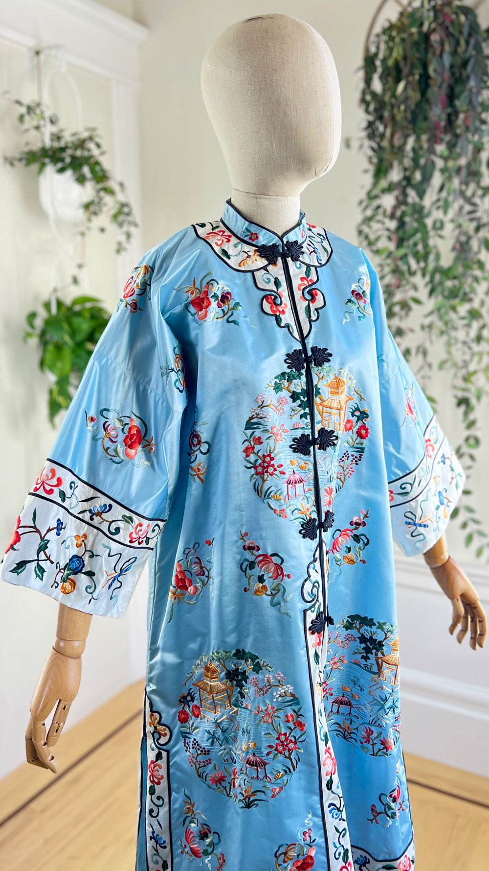 1960s Asian Embroidered Silk Jacket | medium/large