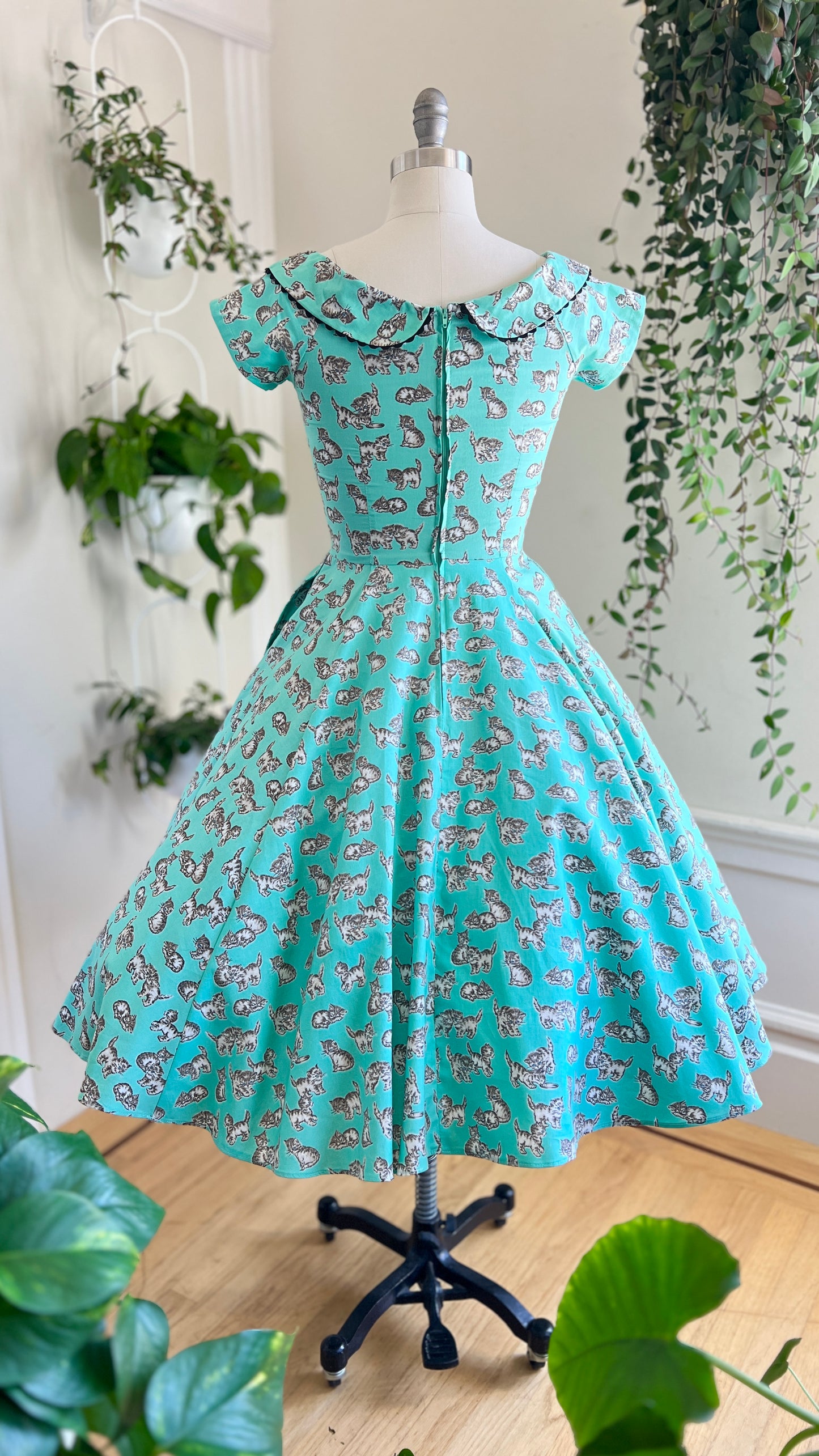 Modern 1950s Style Cat Novelty Print Dress | small