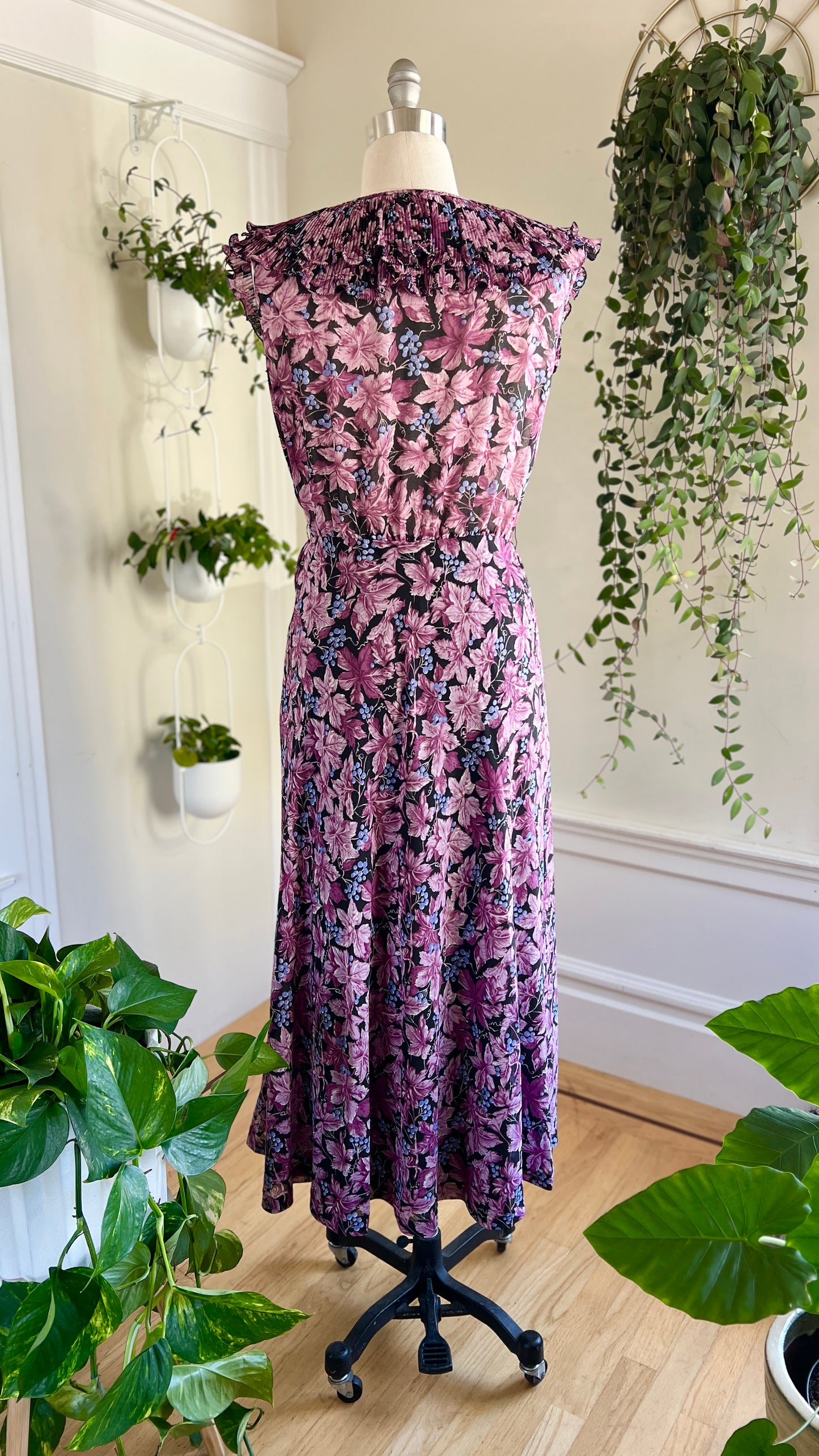 1970s Wine Tasting Maxi Dress | medium/large