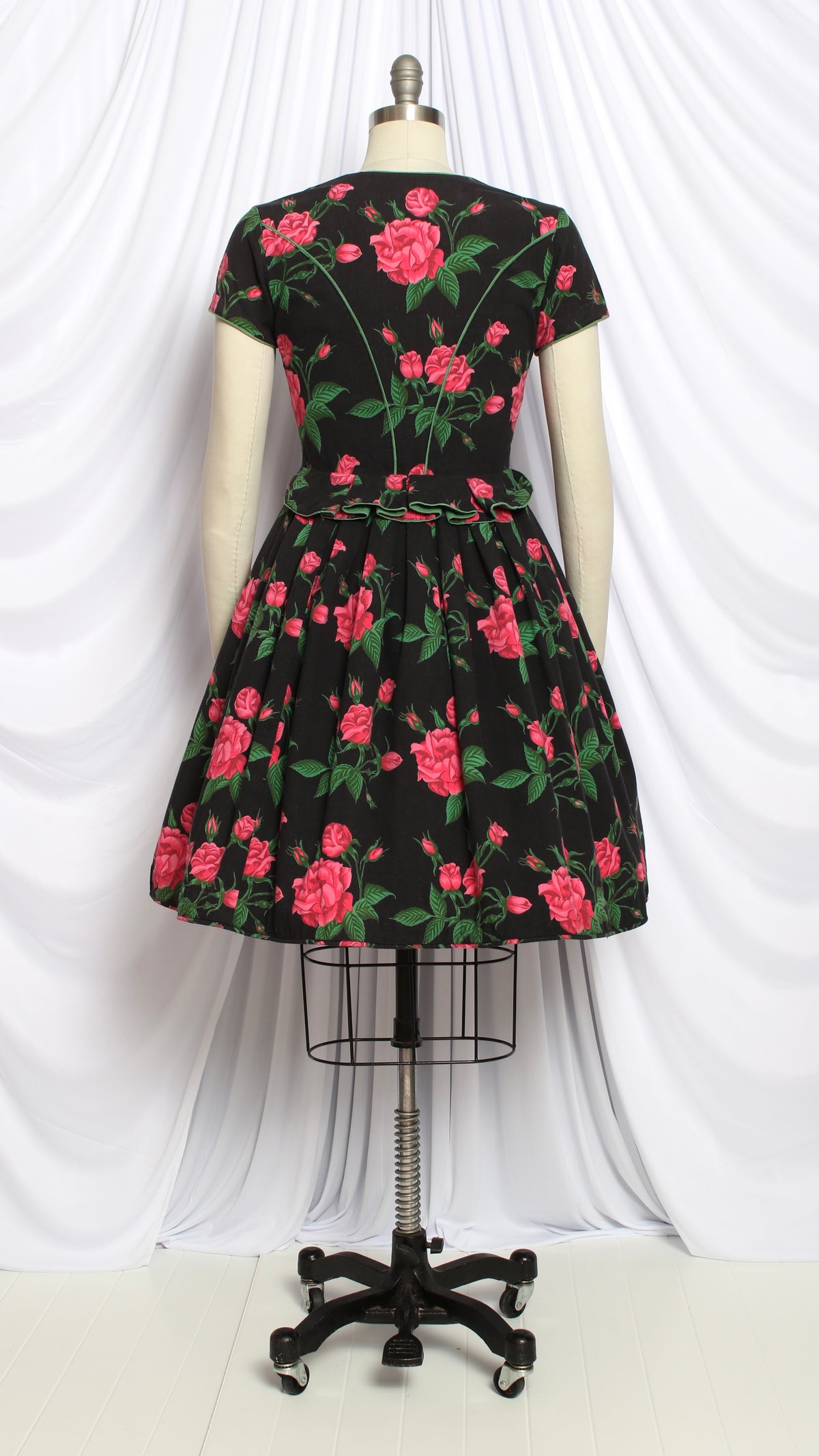 NEW | 1970s Pink Rose Dirndl Dress | small