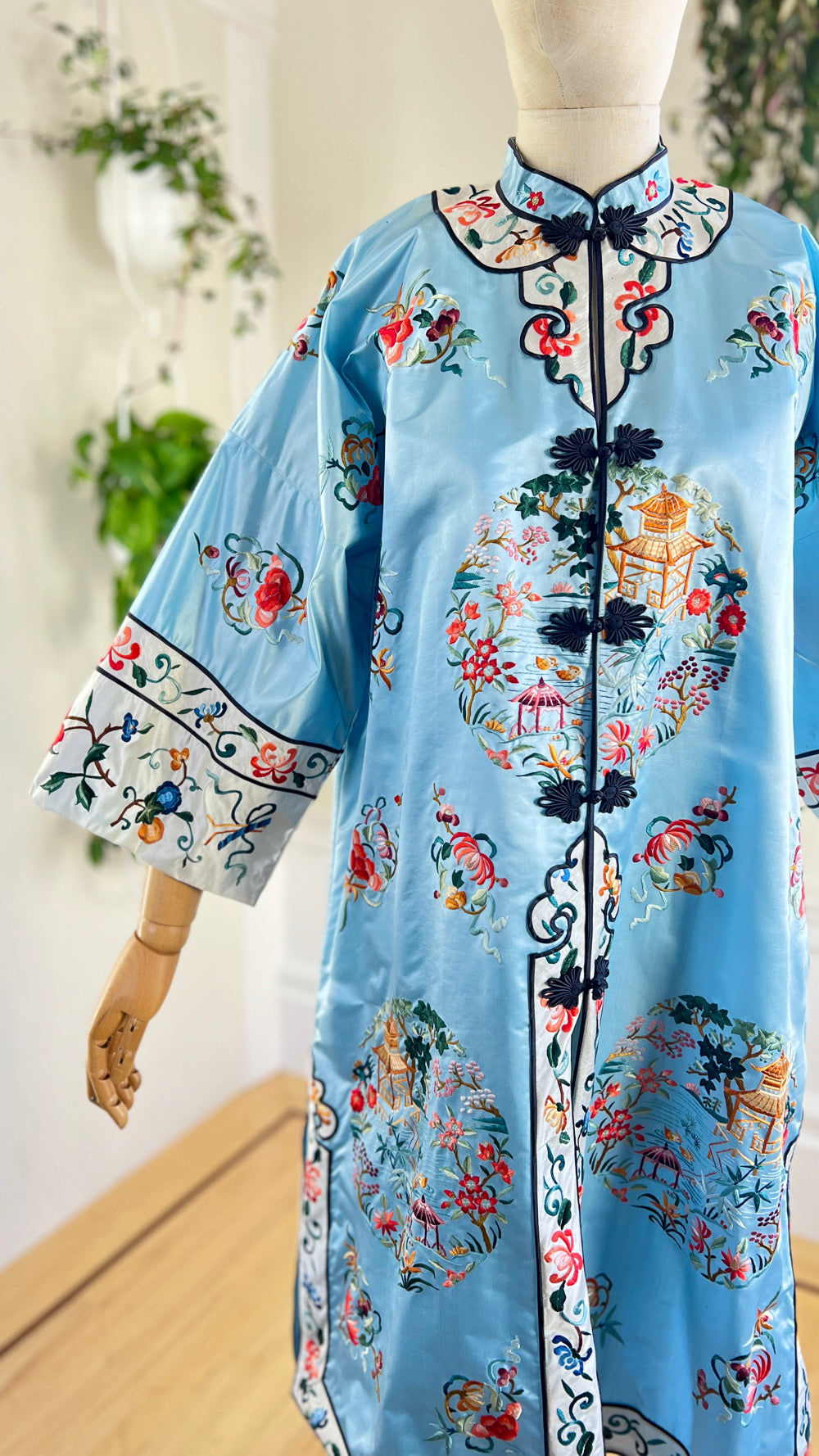 1960s Asian Embroidered Silk Jacket | medium/large