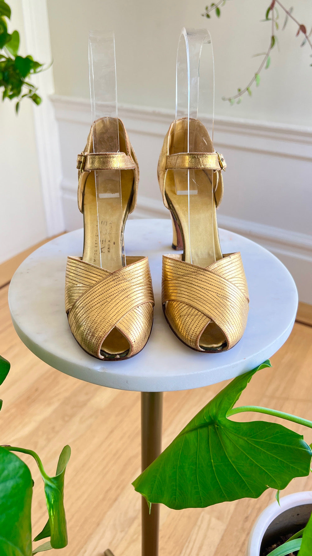 1930s Gold Leather Heels | size US 5