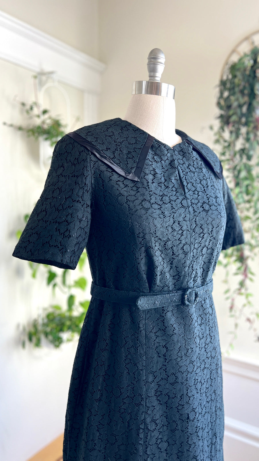 Vintage 1950s Black Lace Wiggle Dress | large/x-large