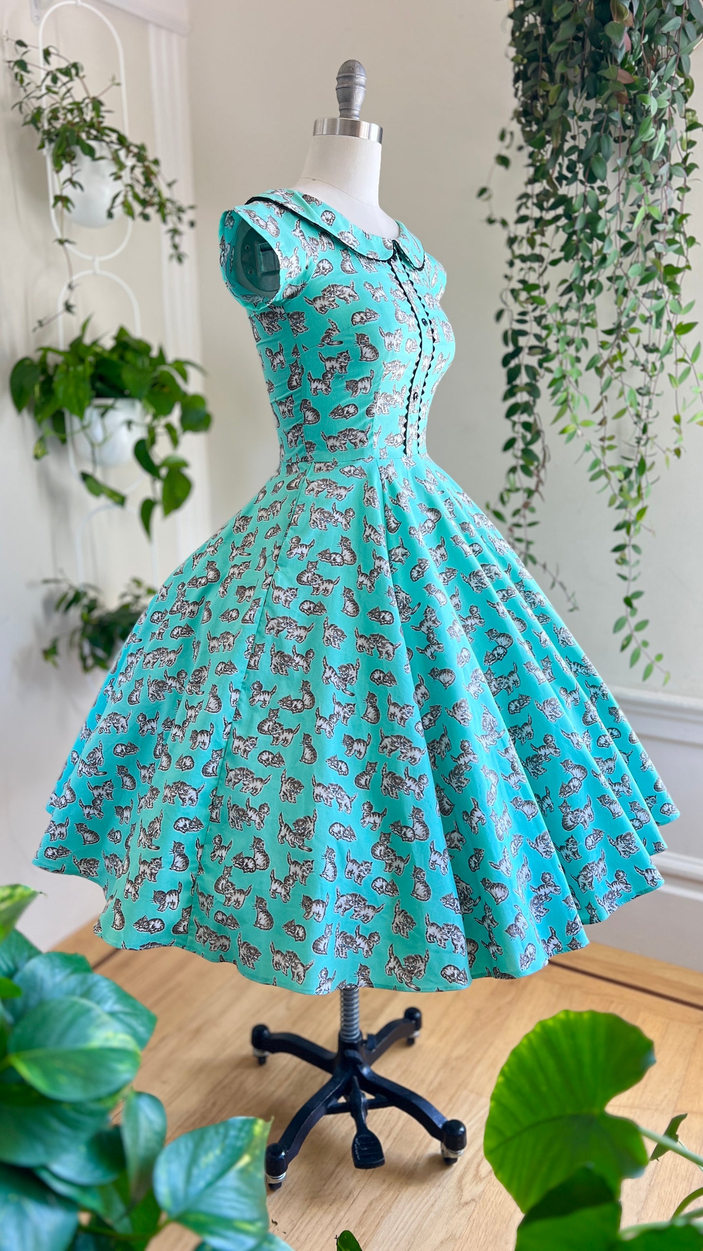 Modern 1950s Style Cat Novelty Print Dress | small