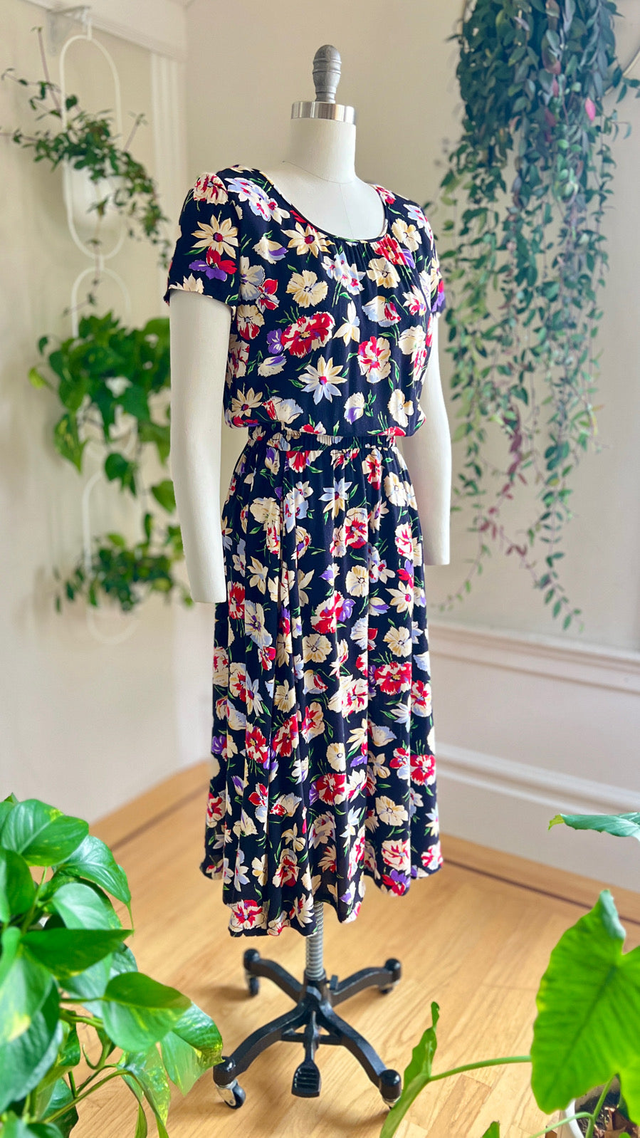 1980s does 1940s Floral Rayon Dress | small/medium/large