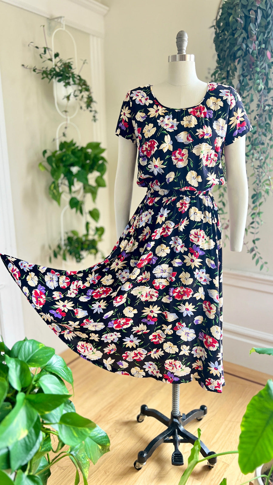 1980s does 1940s Floral Rayon Dress | small/medium/large