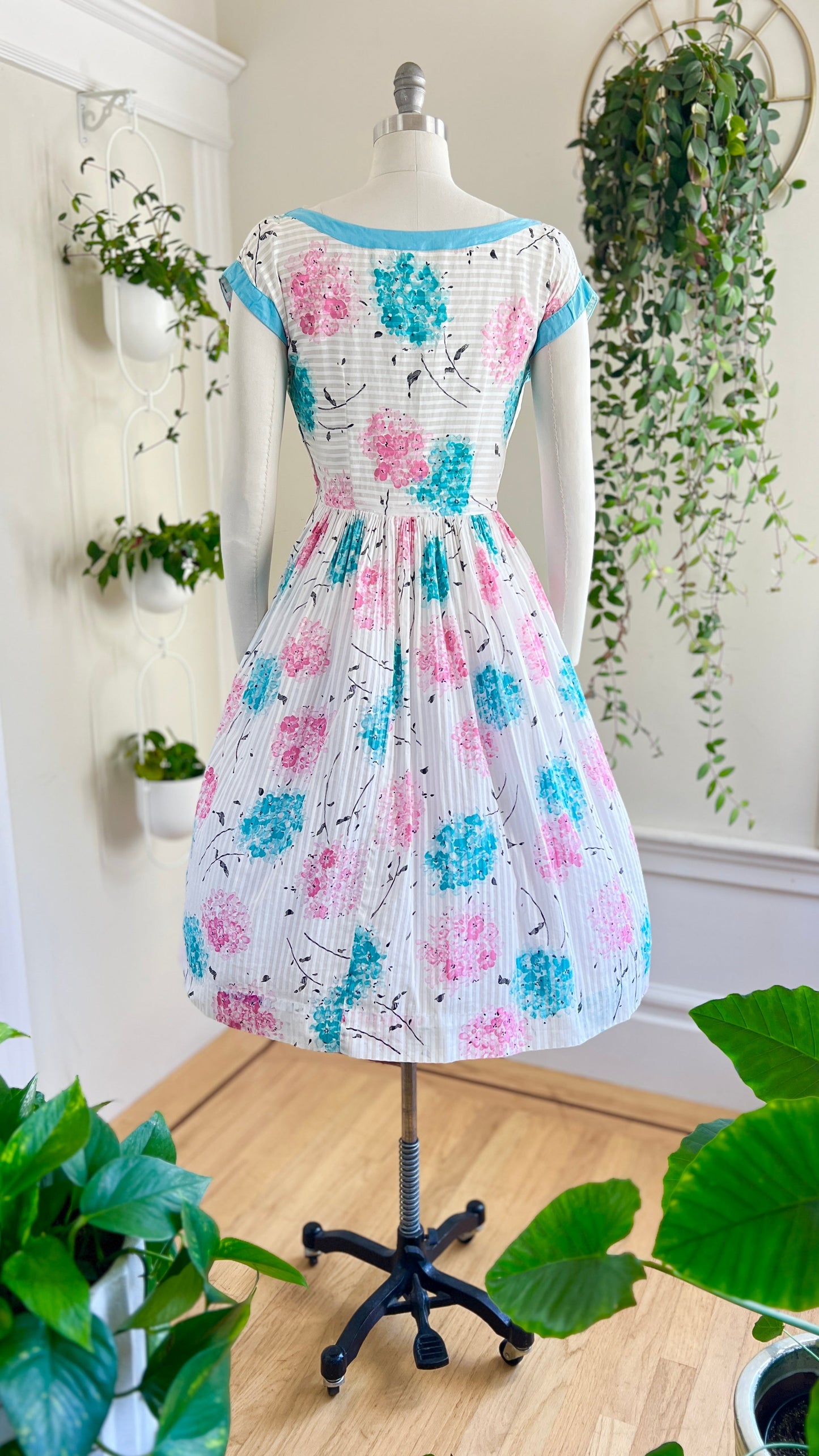 1950s Hydrangea Dress | medium