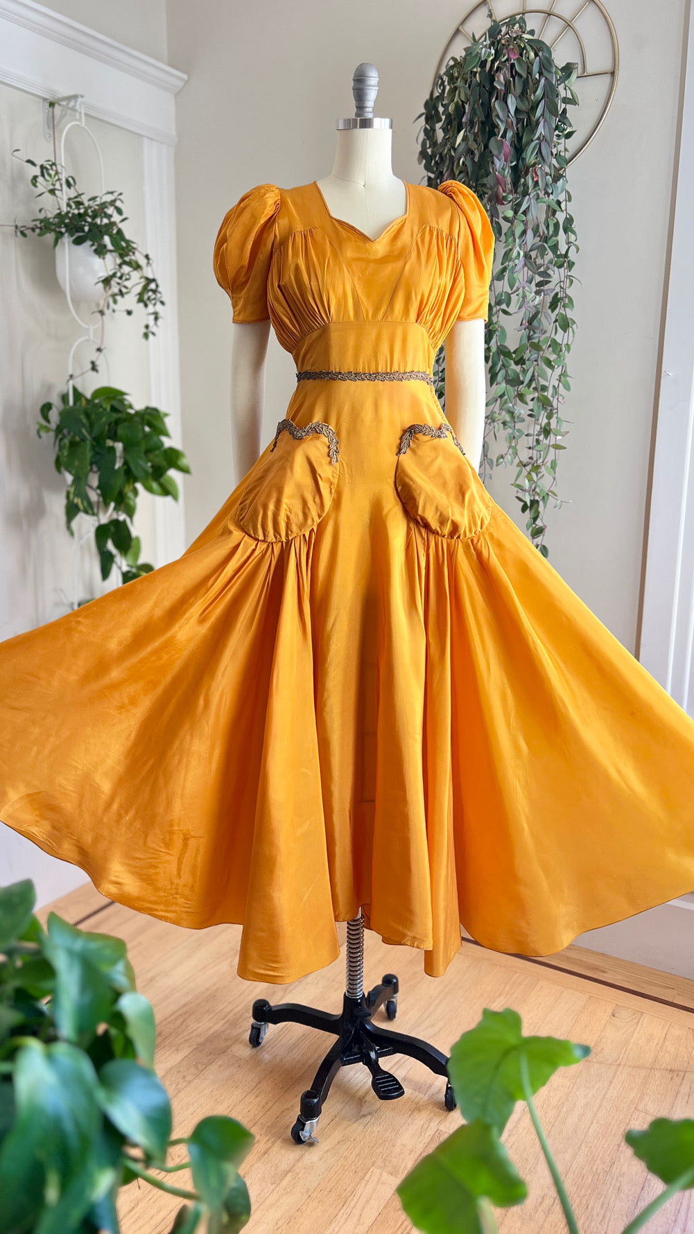 1940s Golden Sweetheart Gown | x-small