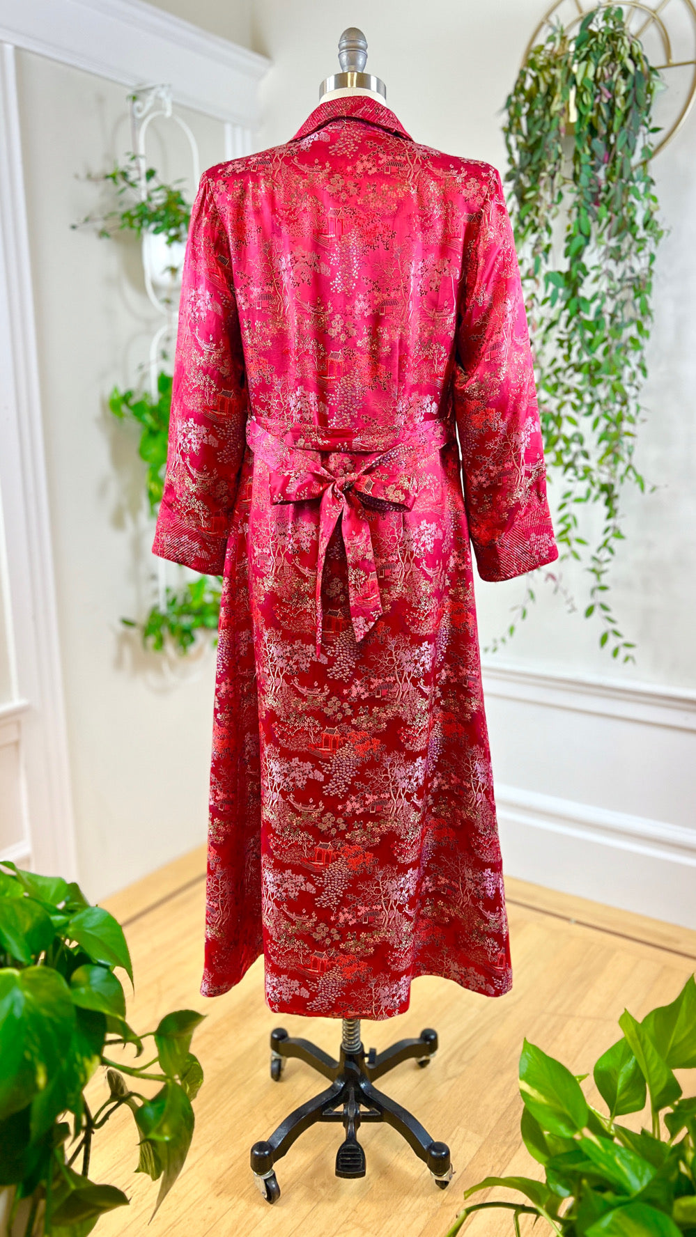 1990s 2000s Asian Novelty Rayon Satin Jacquard Robe | small/medium