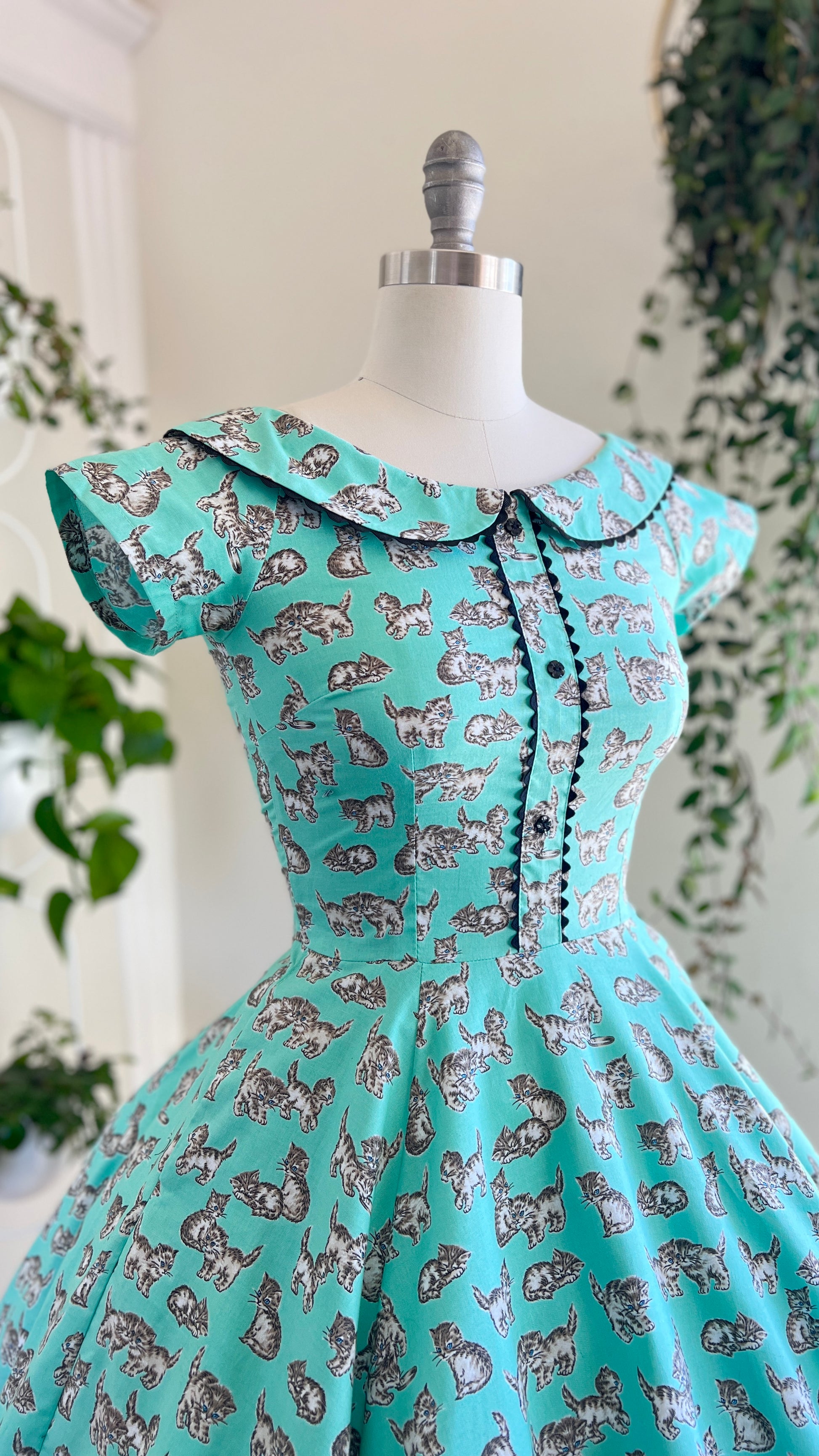 lady vintage cat dress Modern 1950s Style Cat Novelty Print Dress