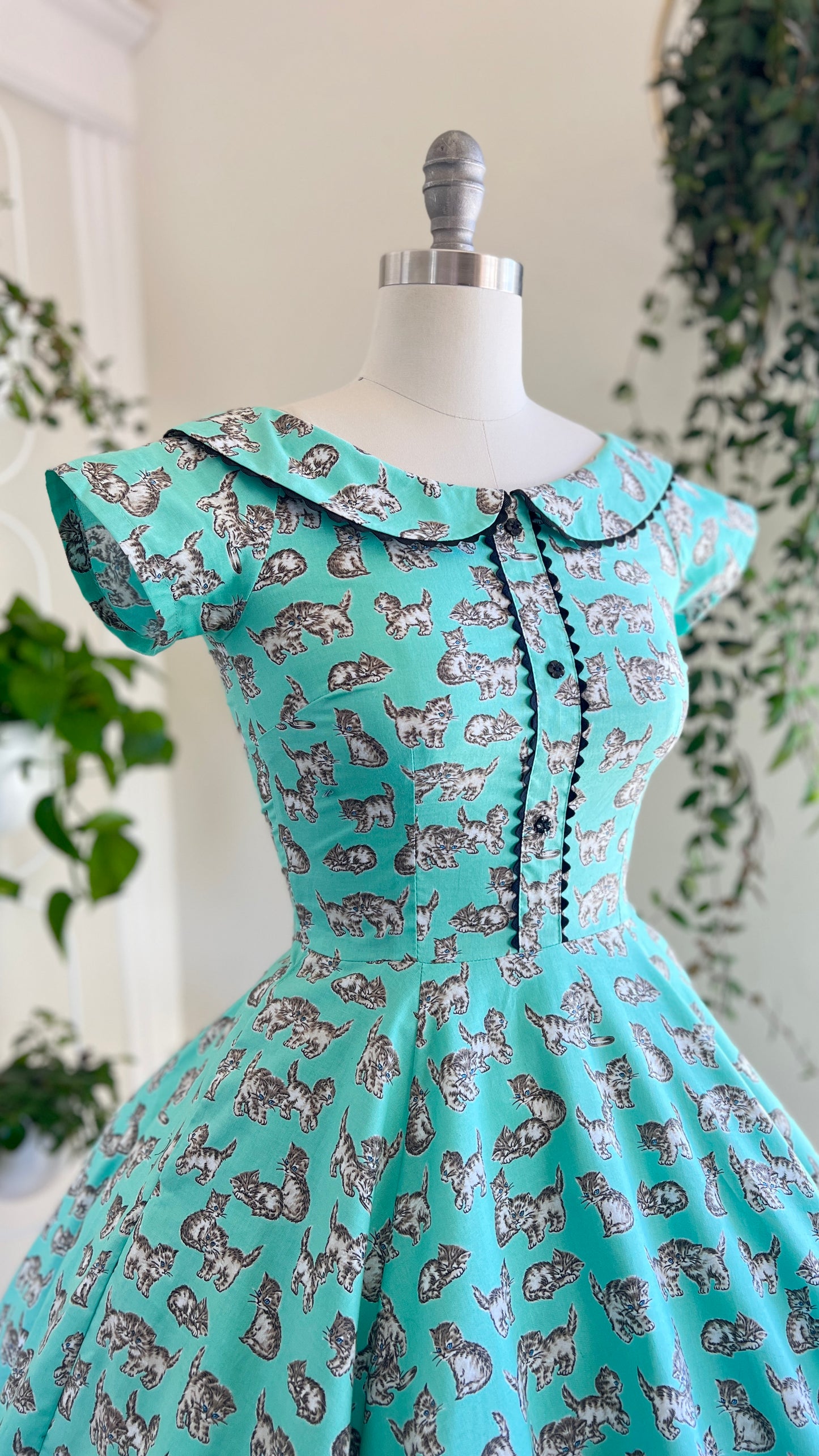 Modern 1950s Style Cat Novelty Print Dress | small