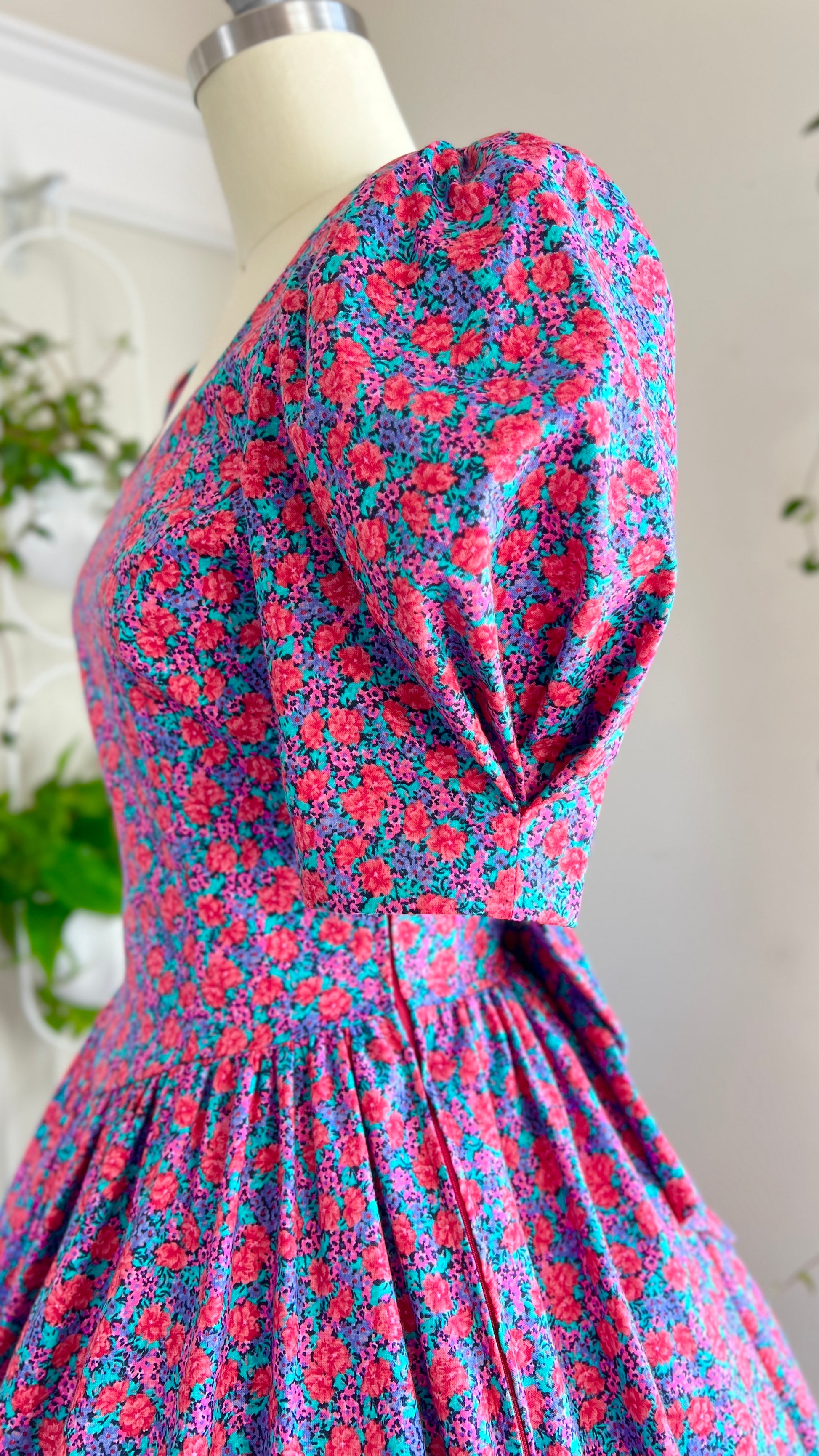 vintage laura ashley dress Peony Floral Pink Avigail Adam short puff sleeves Laura Ashley Vintage Tea Dress