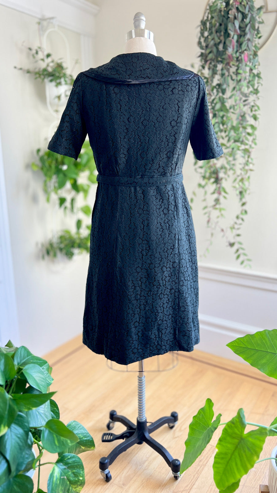 Vintage 1950s Black Lace Wiggle Dress | large/x-large