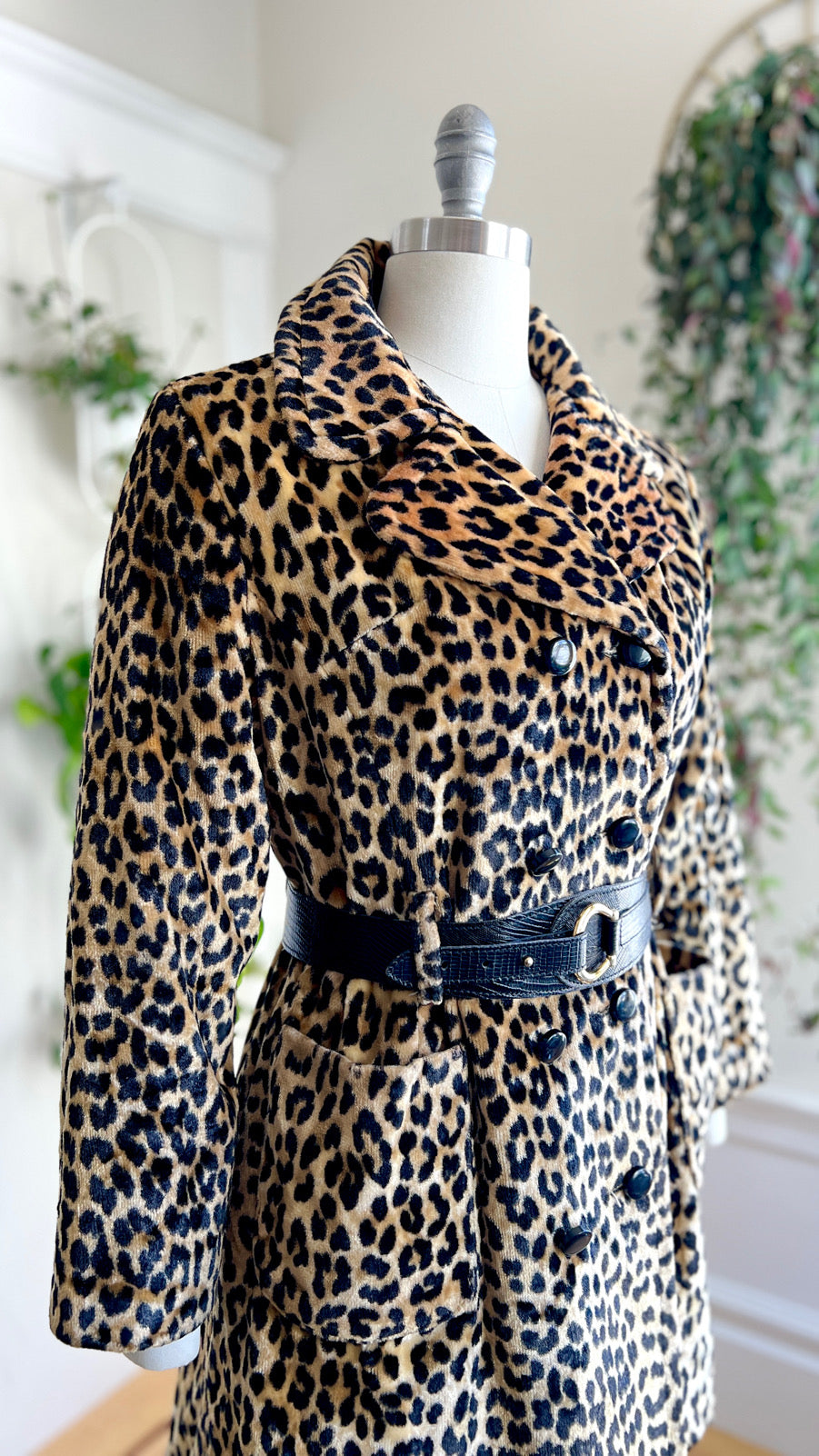 Vintage 1960s 1970s Leopard Print Faux Fur Coat | medium/large