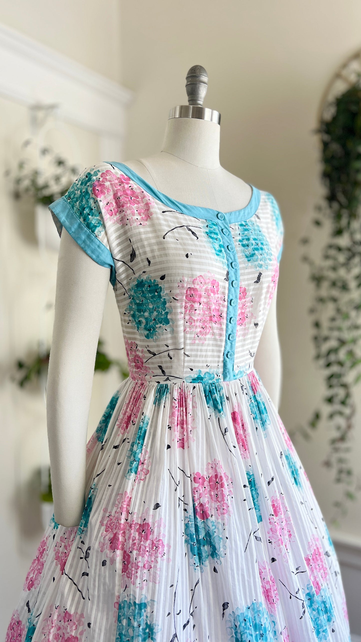 1950s Hydrangea Dress | medium