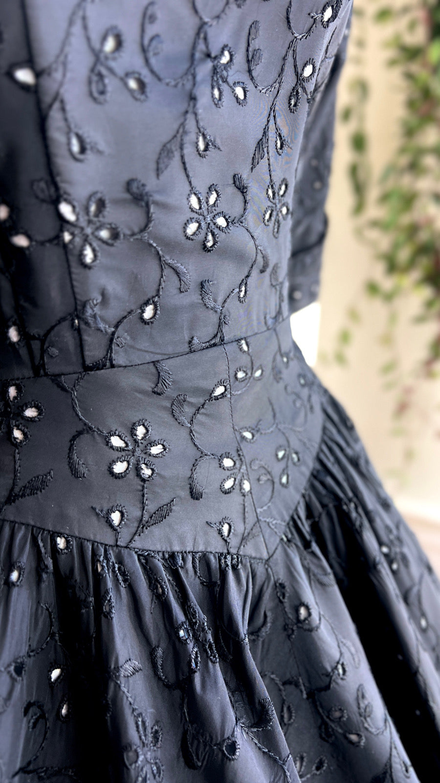 Vintage 1950s Embroidered Eyelet Evening Dress | small