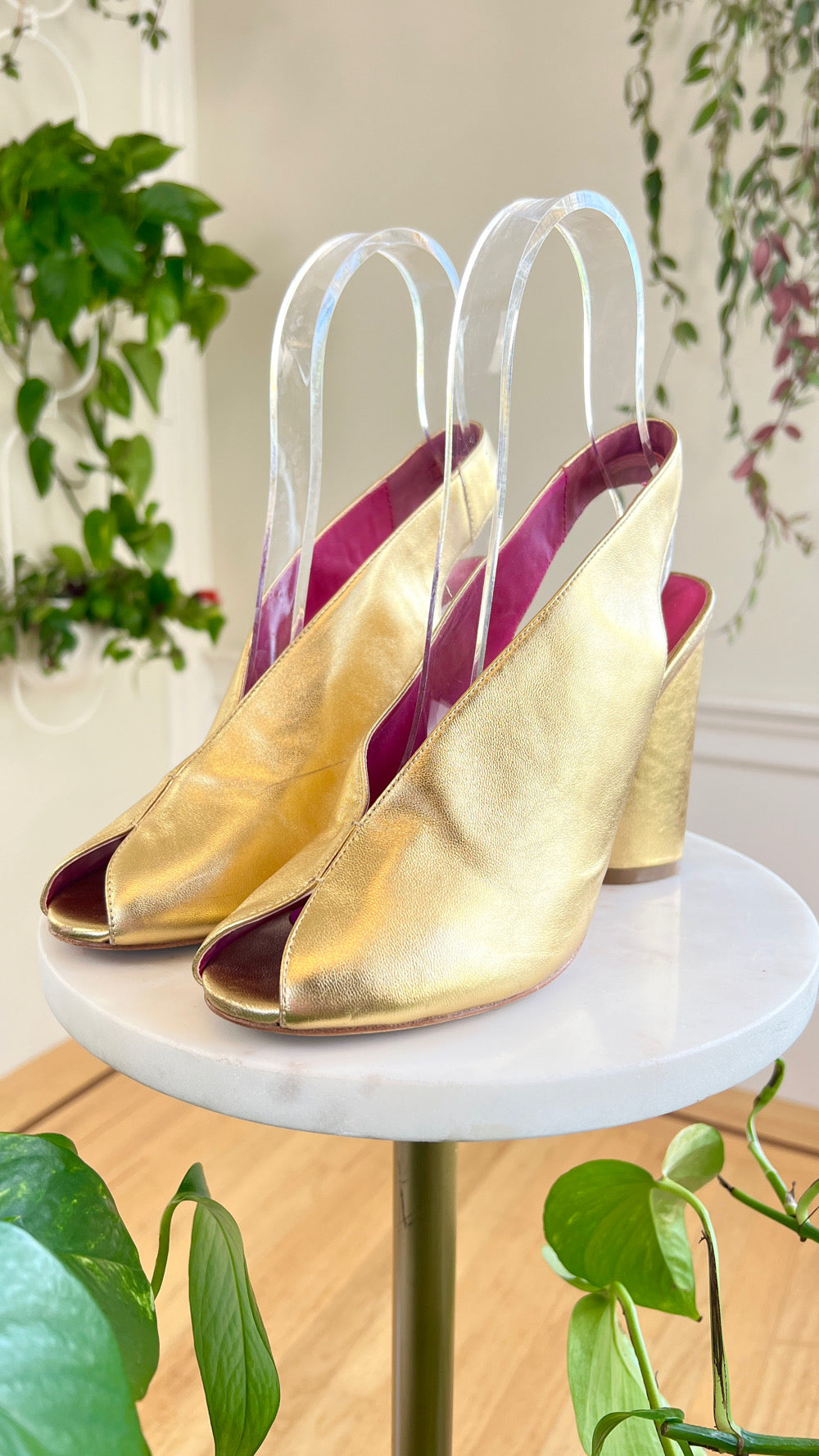 Modern TRINA TURK 1970s Style Gold Leather Slingback Heels | size US 8