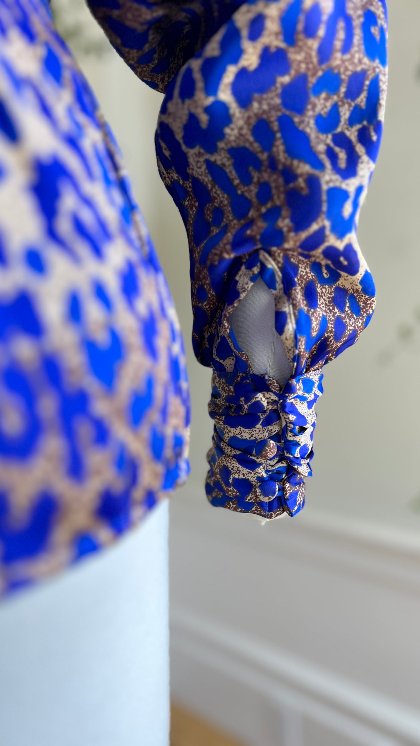 1980s Blue Leopard Print Blouse | medium/large