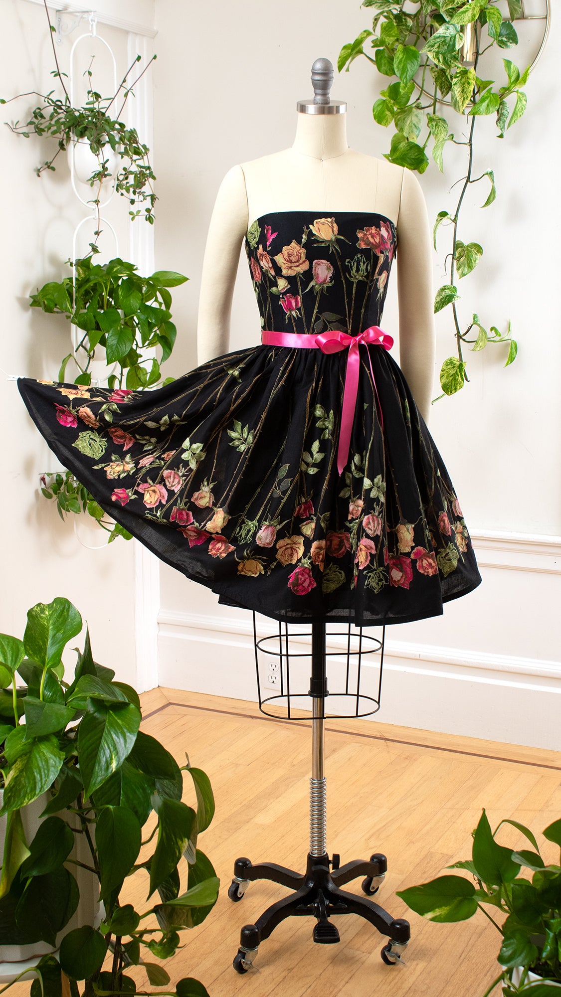 betsey johnson vintage floral dress 2000s Rose Stems Sundress Polygram Whimsy Cottagecore Lavender The silhouette is fitted styles_Simple Size:1 US/ AGE/1-4 Years/Little Kids