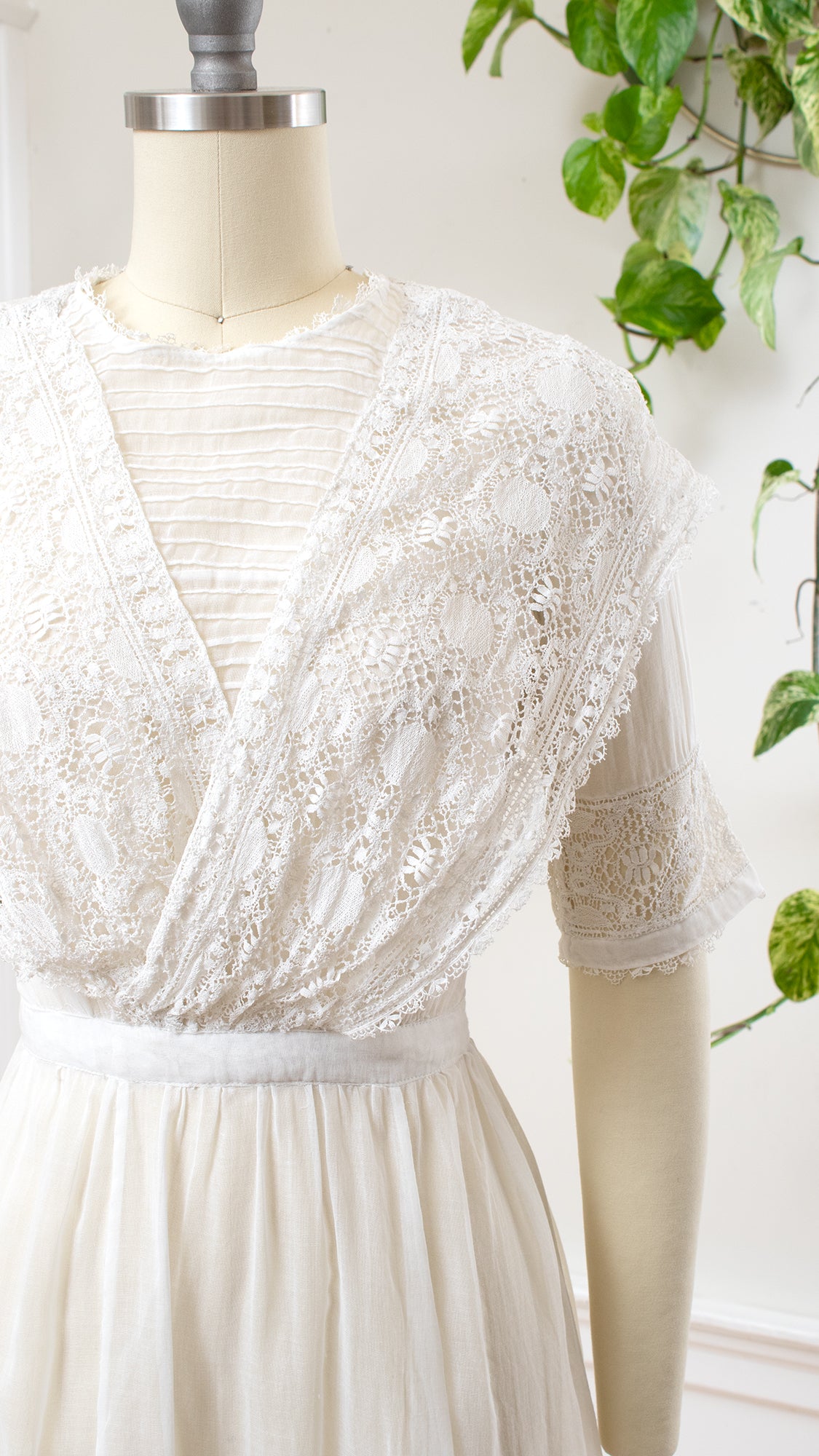 Antique Edwardian 1910s White Cotton & Lace Dress