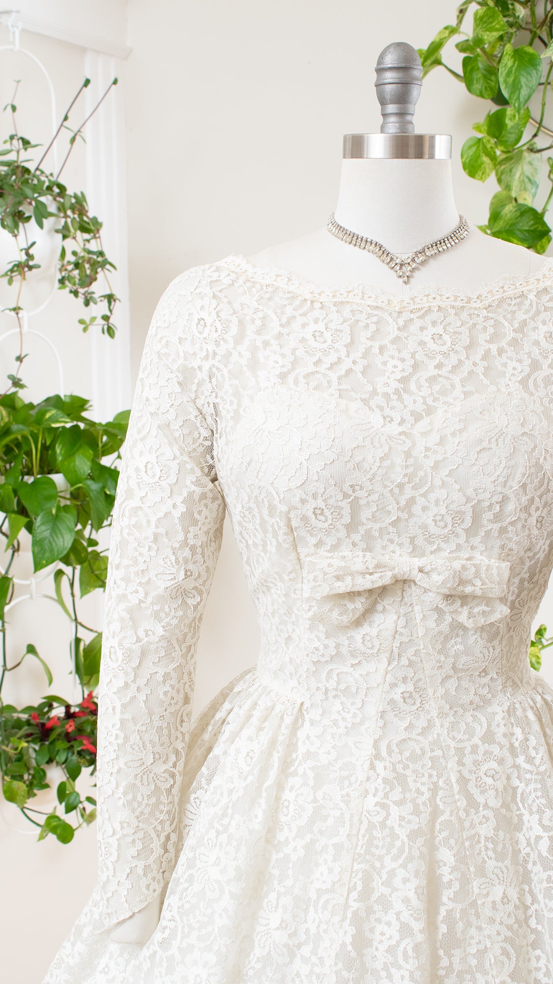 1950s 1960s White Lace Sweetheart Wedding Gown | medium
