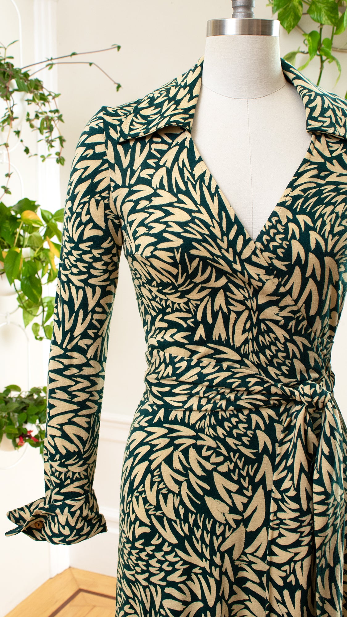 1970s DIANE VON FURSTENBERG Hearts Wrap Dress | x-small/small