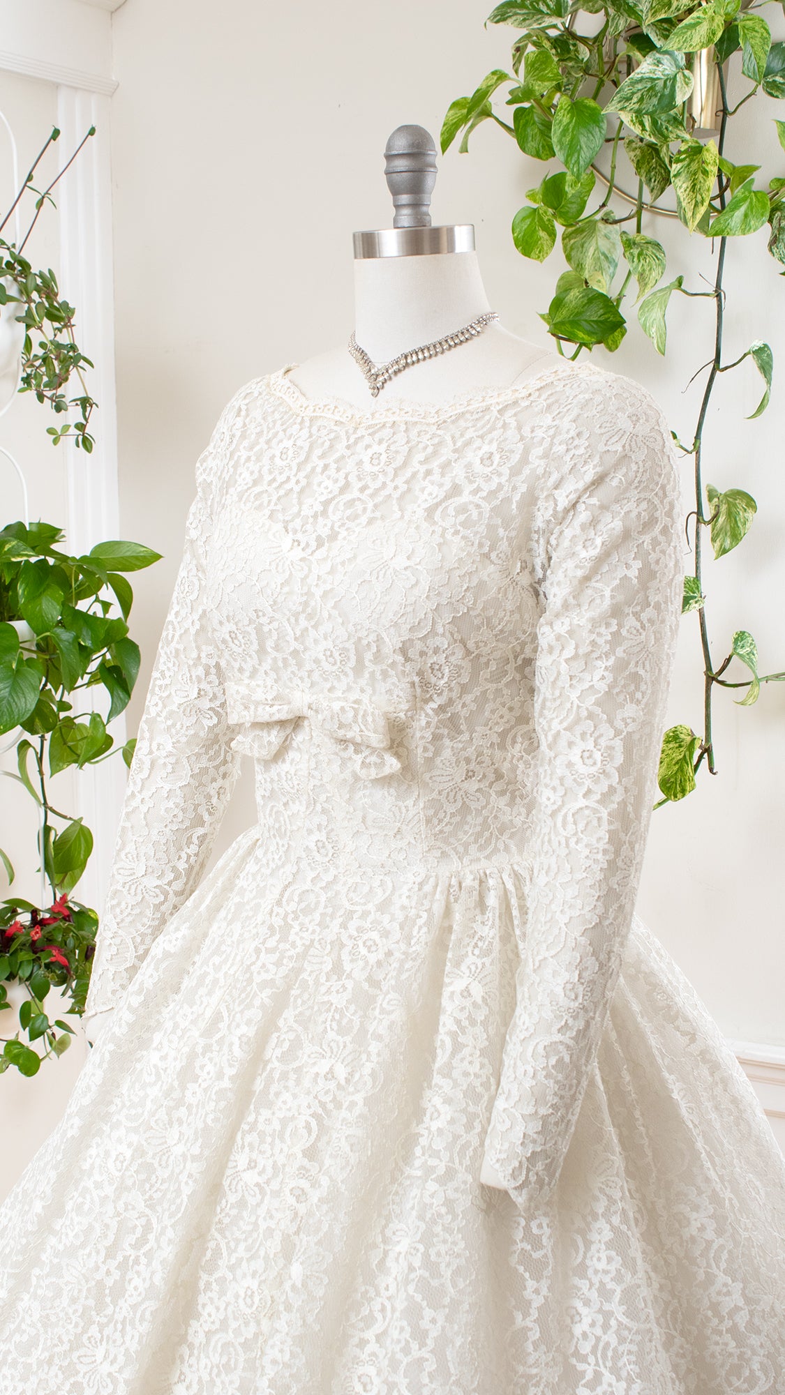 1950s 1960s White Lace Sweetheart Wedding Gown | medium