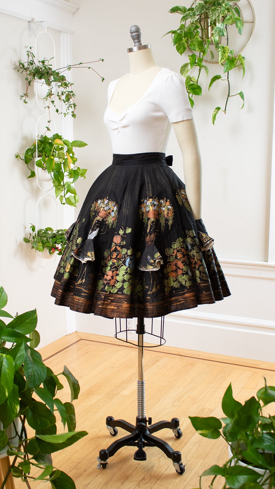 1950s Peek-A-Boo Mexican Novelty Border Print Skirt | x-small/small