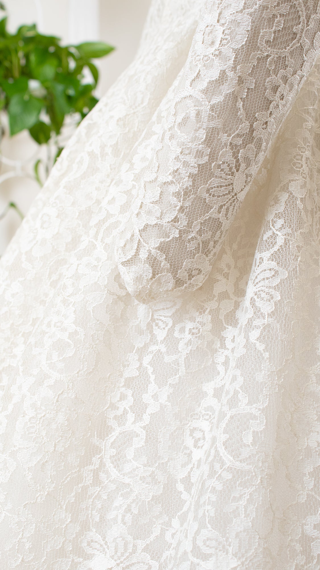 1950s 1960s White Lace Sweetheart Wedding Gown | medium