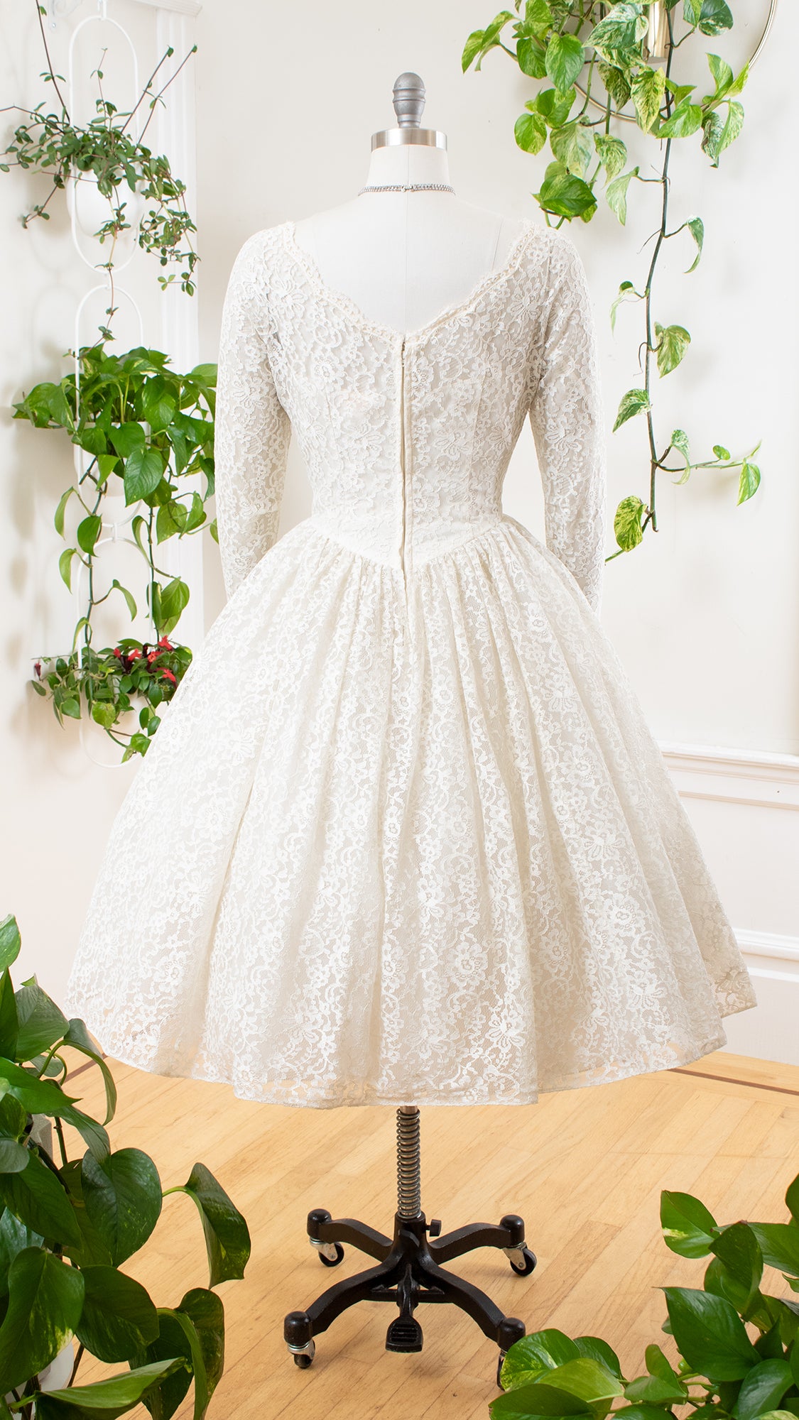 1950s 1960s White Lace Sweetheart Wedding Gown | medium