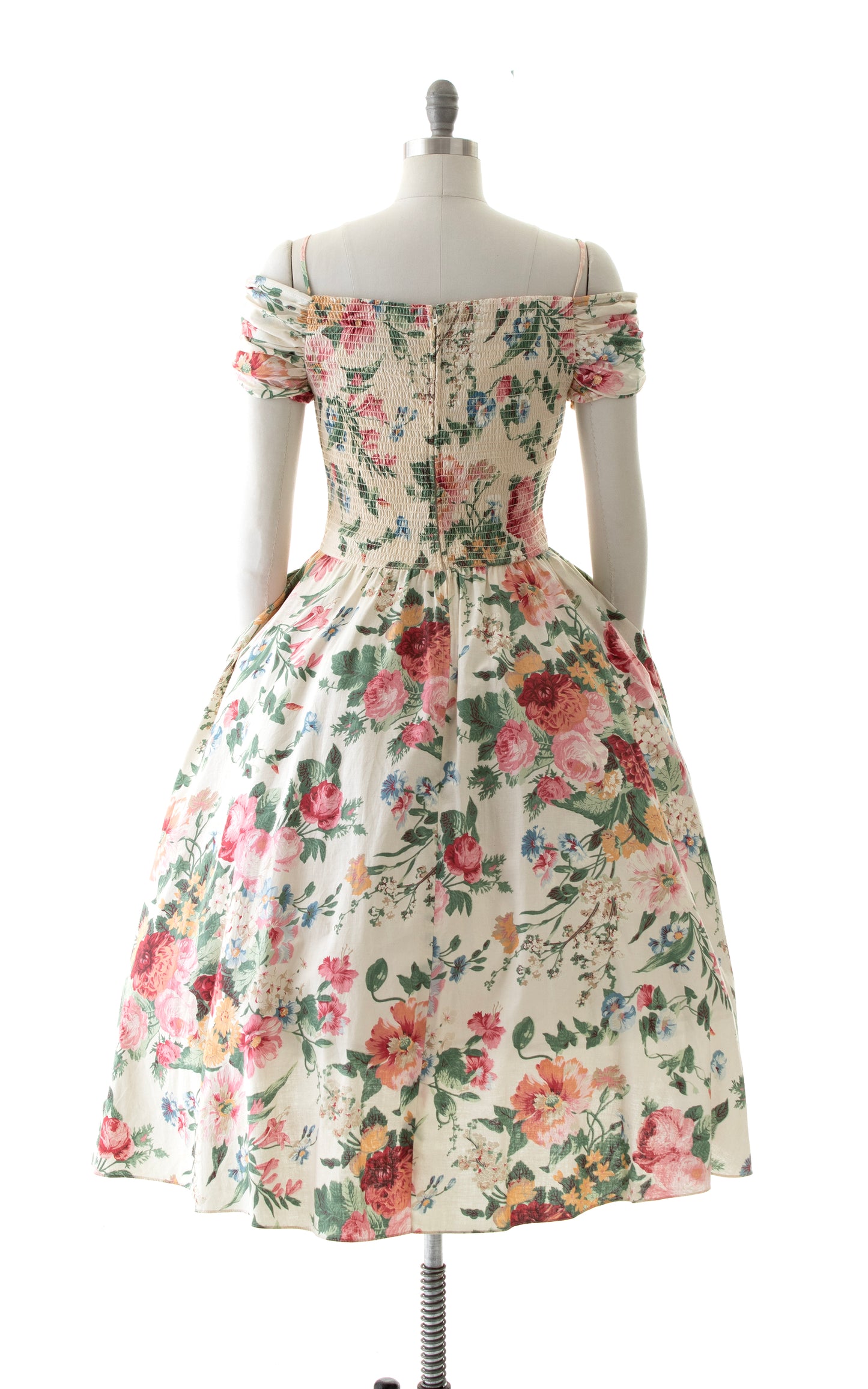 NEW ARRIVAL || 1980s Romantic Shirred Floral Dress with Pockets | small/medium