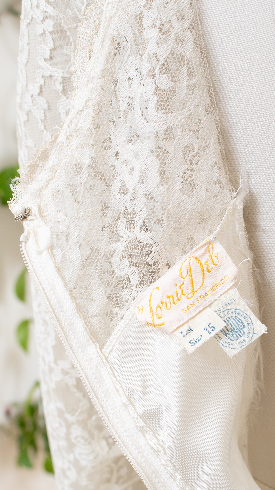 1950s 1960s White Lace Sweetheart Wedding Gown | medium