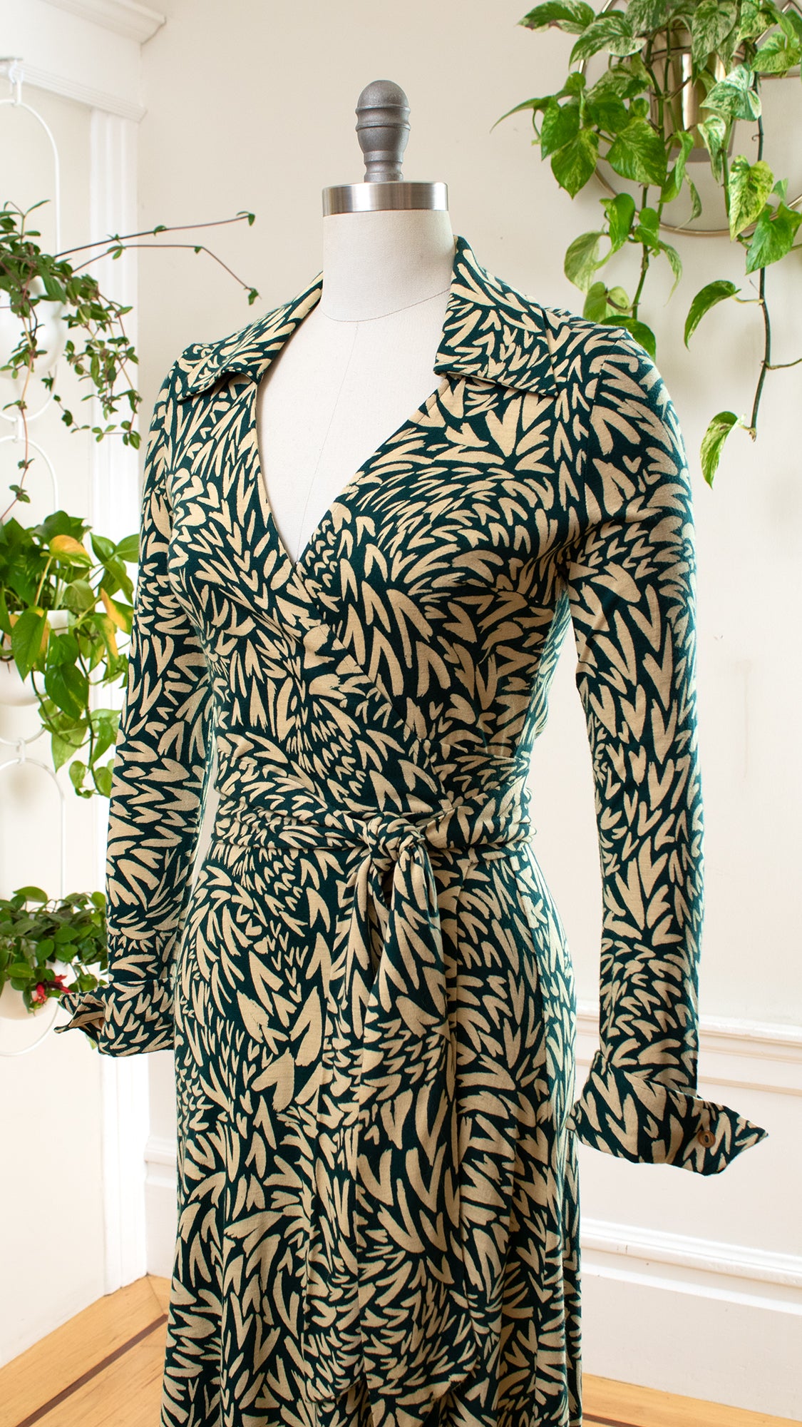 1970s DIANE VON FURSTENBERG Hearts Wrap Dress | x-small/small