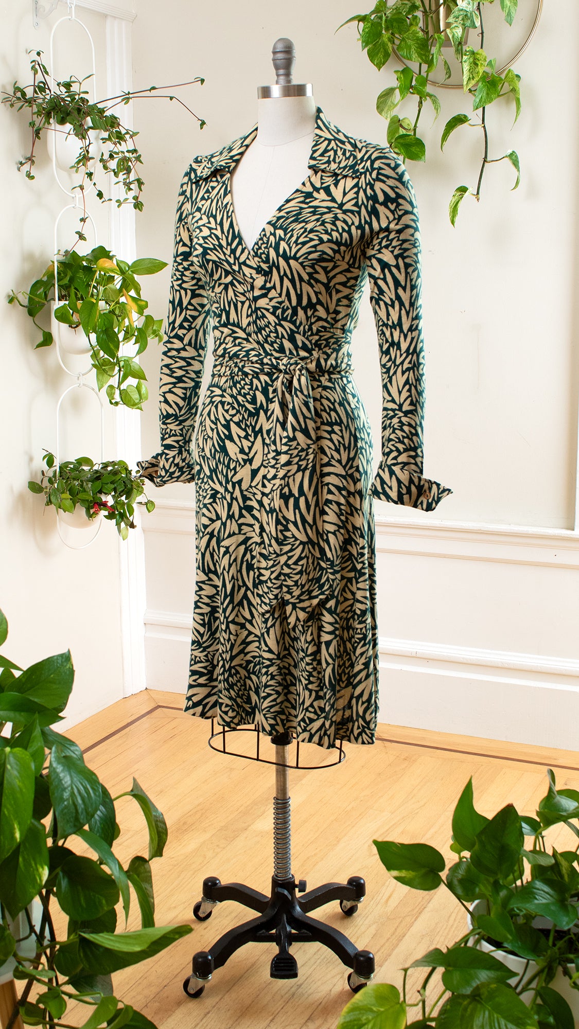 1970s DIANE VON FURSTENBERG Hearts Wrap Dress | x-small/small 1970s DIANE VON FURSTENBERG Hearts Wrap Dress | x-small/small