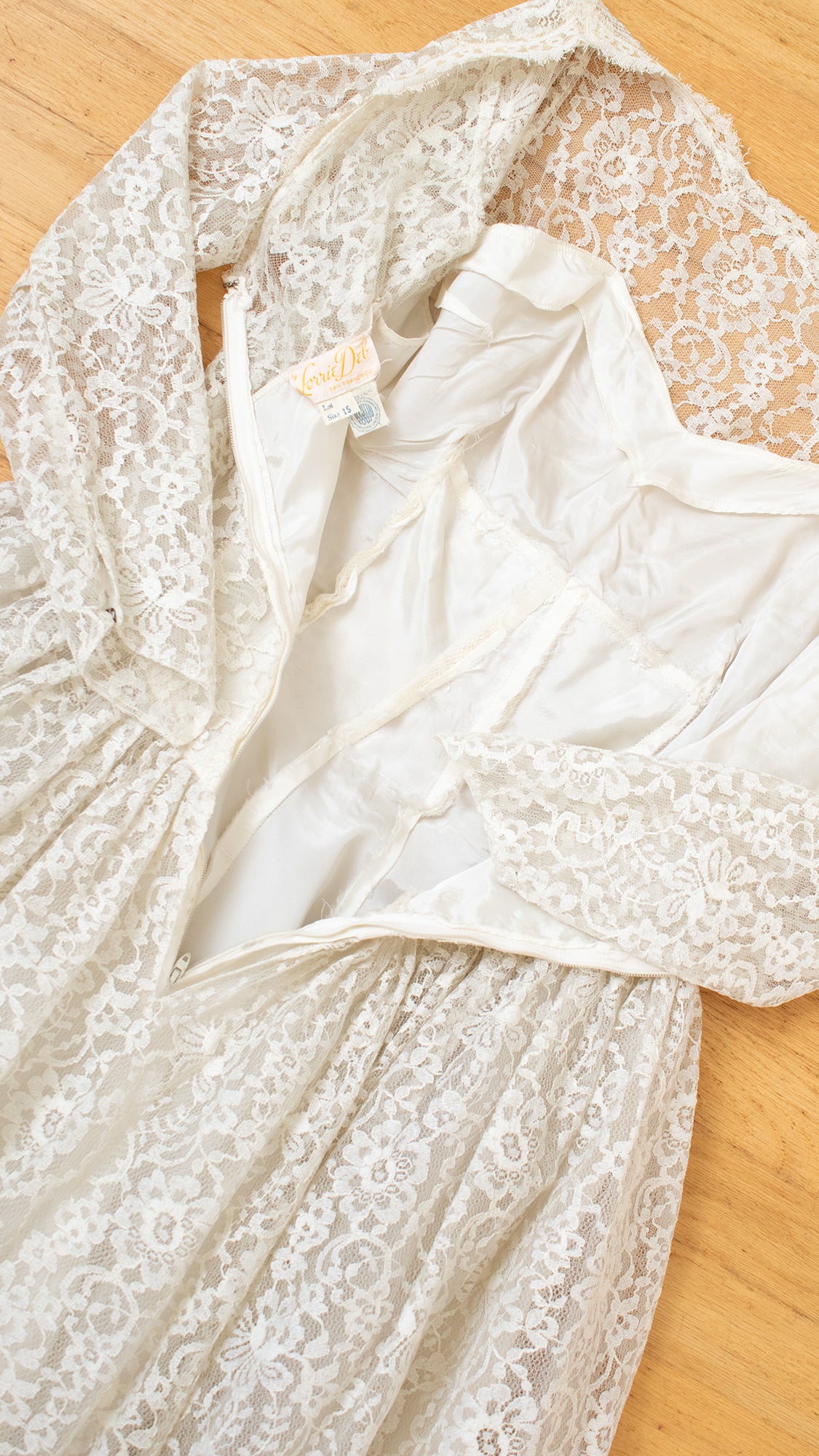 1950s 1960s White Lace Sweetheart Wedding Gown | medium