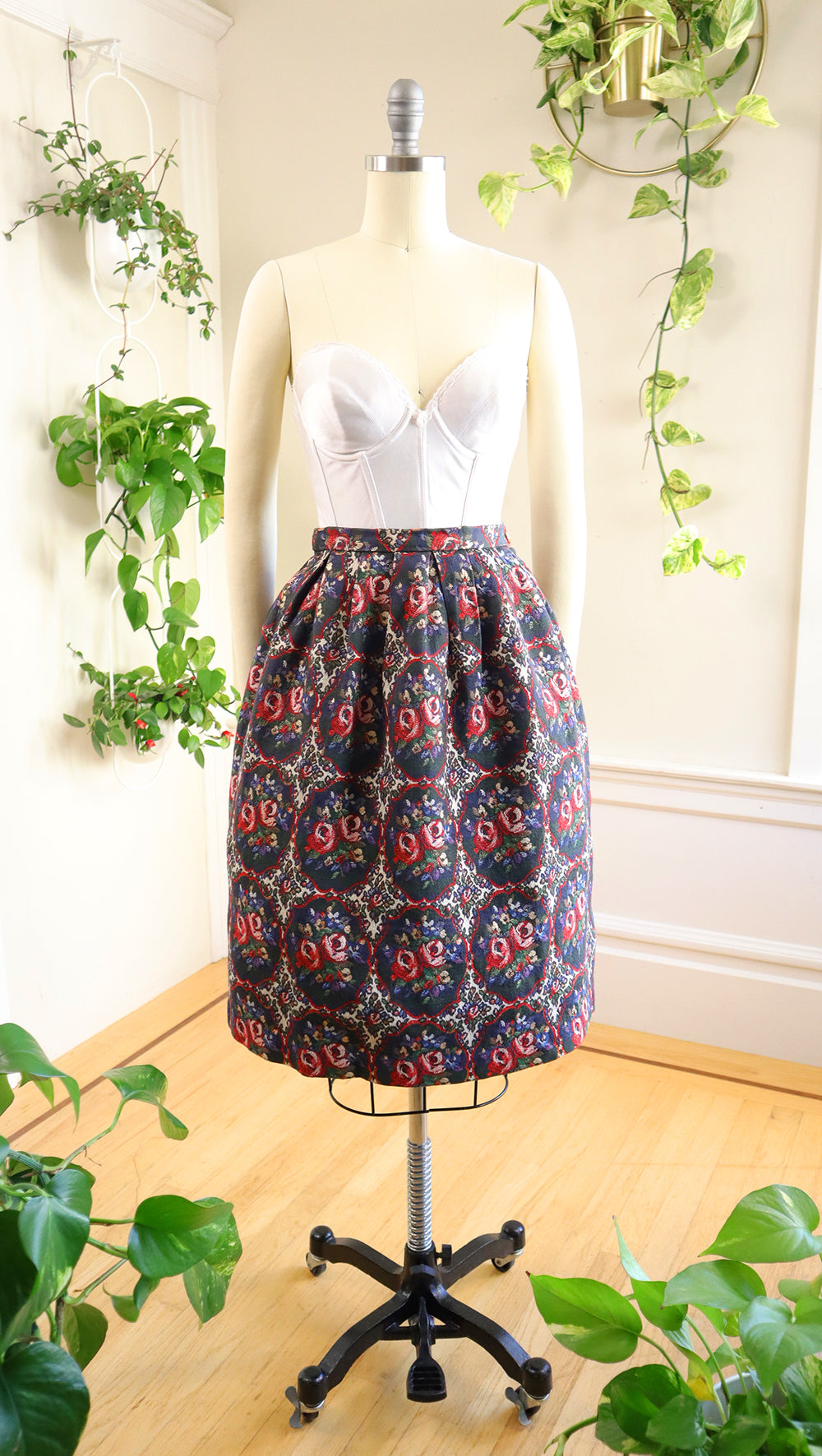 NEW ⭐️ 1950s Metallic Rose Tapestry Skirt | x-small